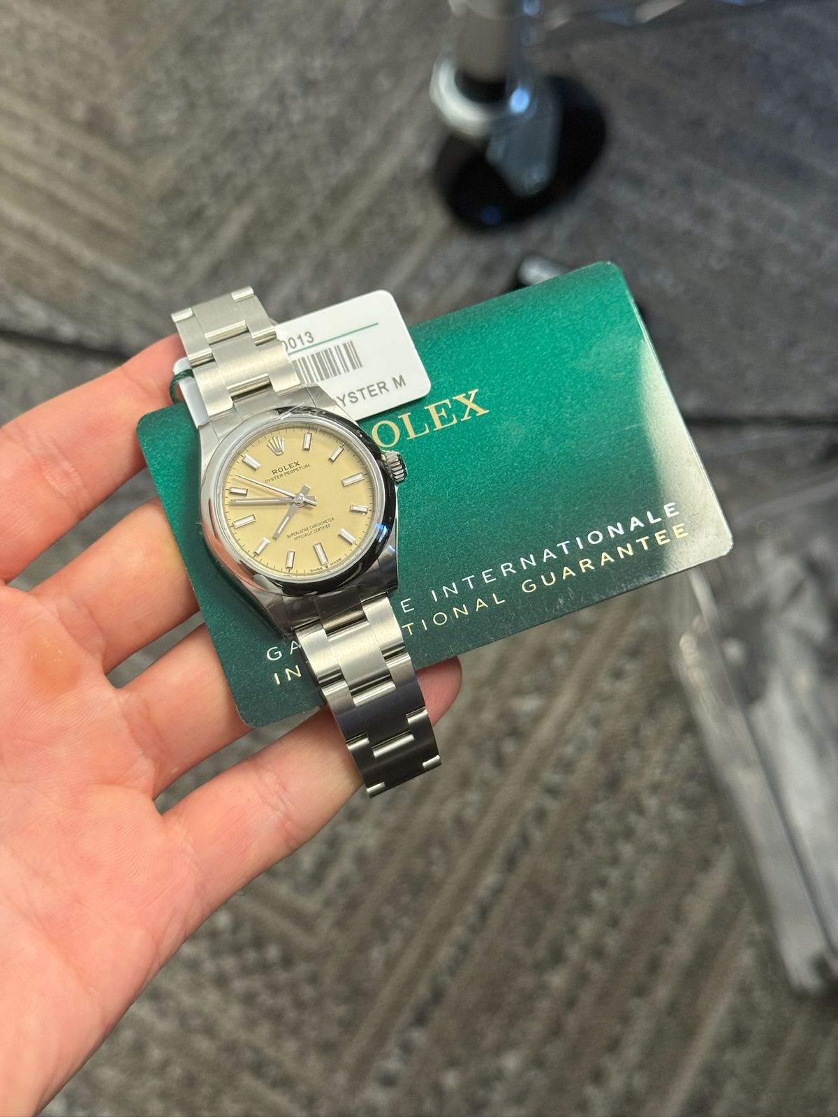Rolex Oyster Perpetual 277200 view 2