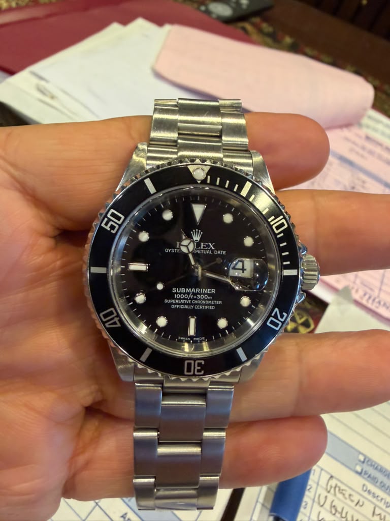 Rolex Submariner Date 16610 view 2