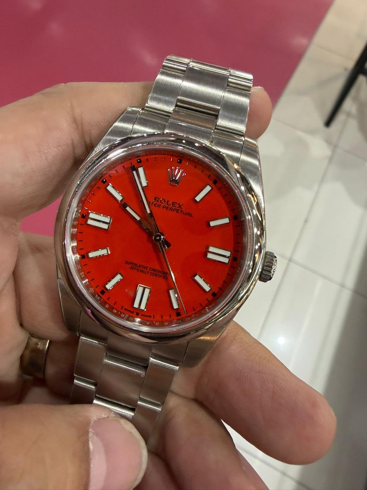 Rolex Oyster Perpetual 124300 view 2
