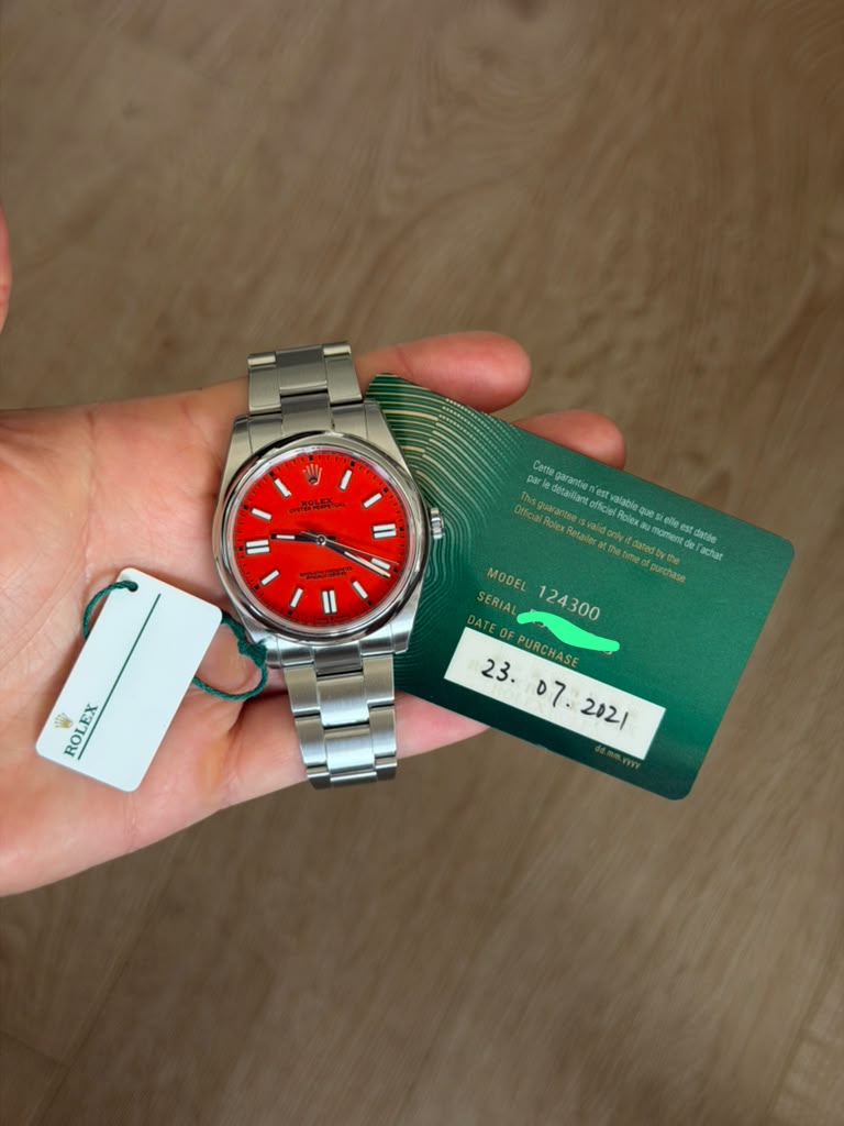 Rolex Oyster Perpetual 124300 view 2