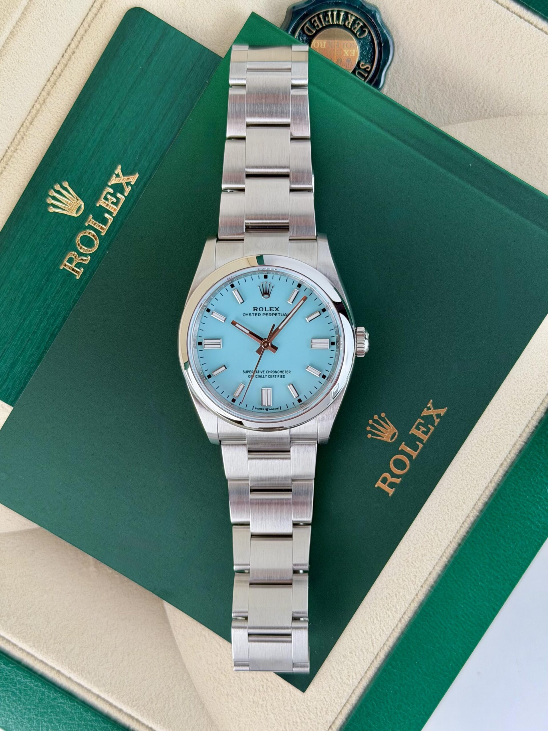 Rolex Oyster Perpetual 126000 view 2