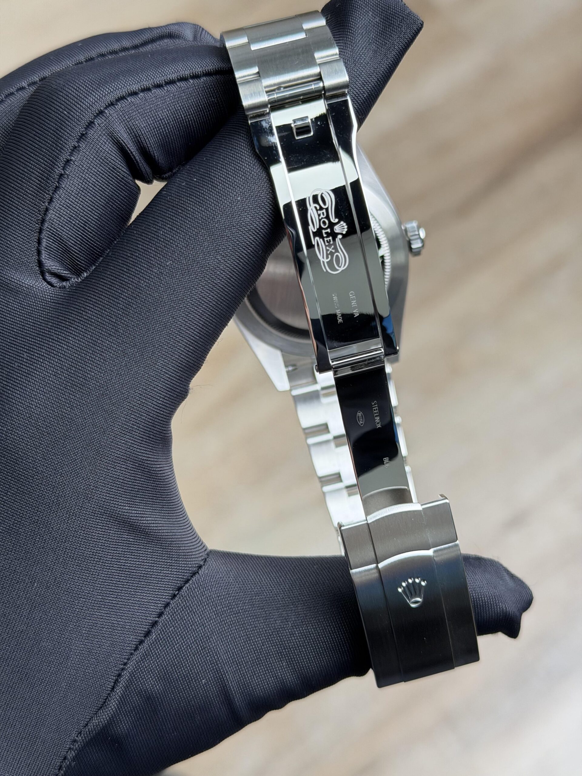 Rolex Oyster Perpetual 134300 view 10