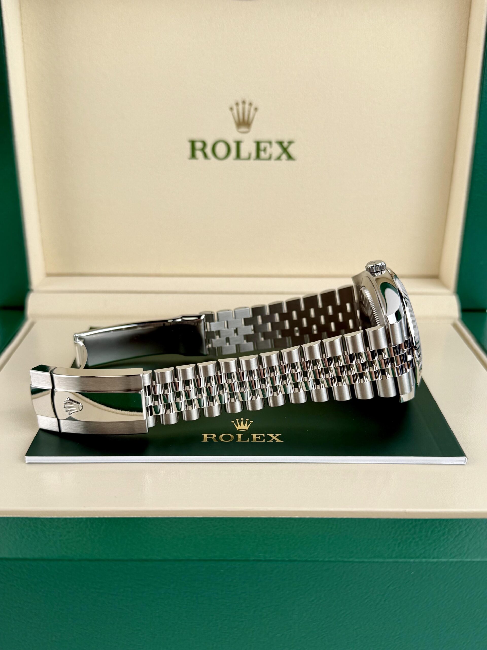 Rolex Datejust 126334 view 9
