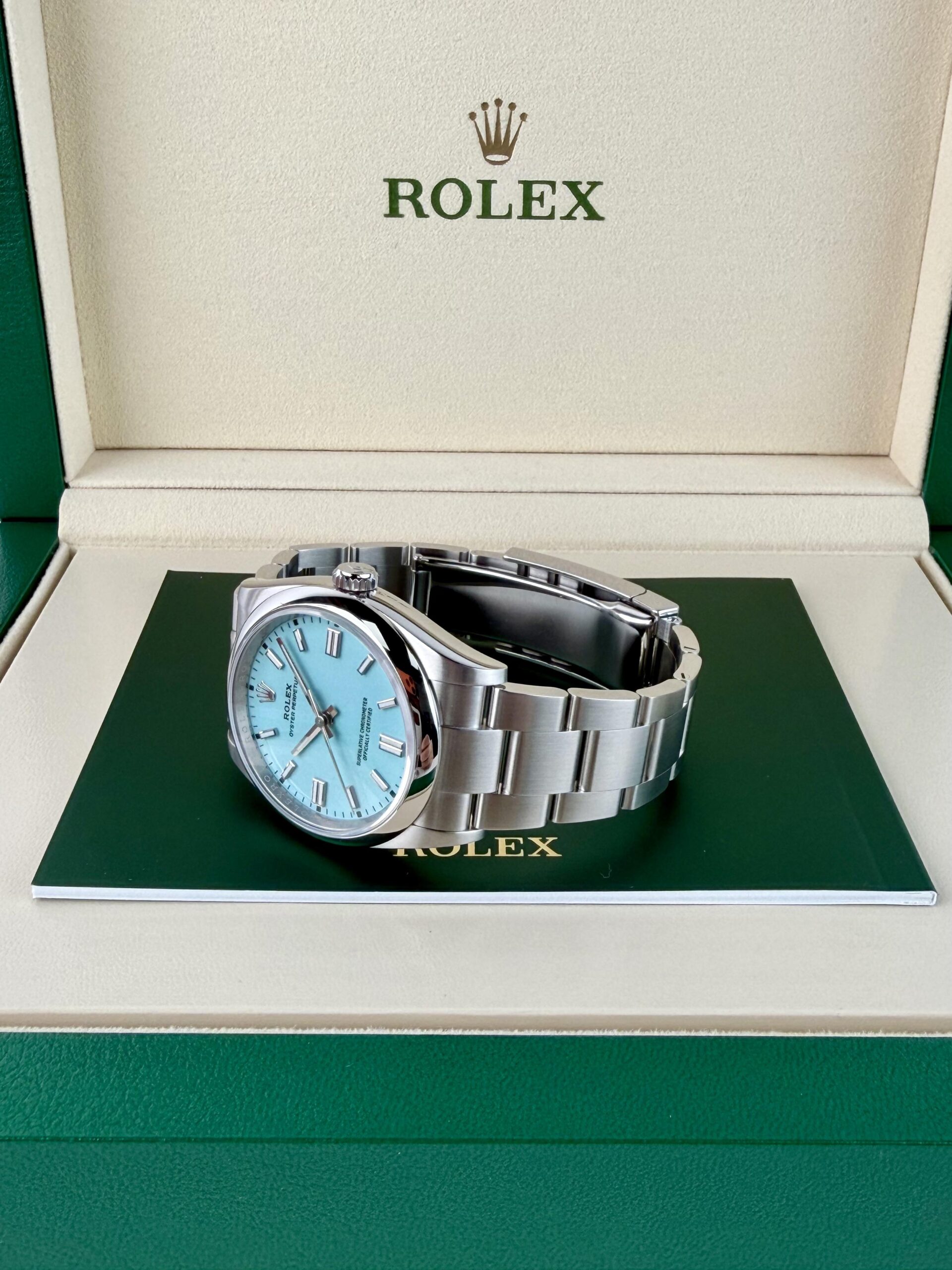Rolex Oyster Perpetual 126000 view 4