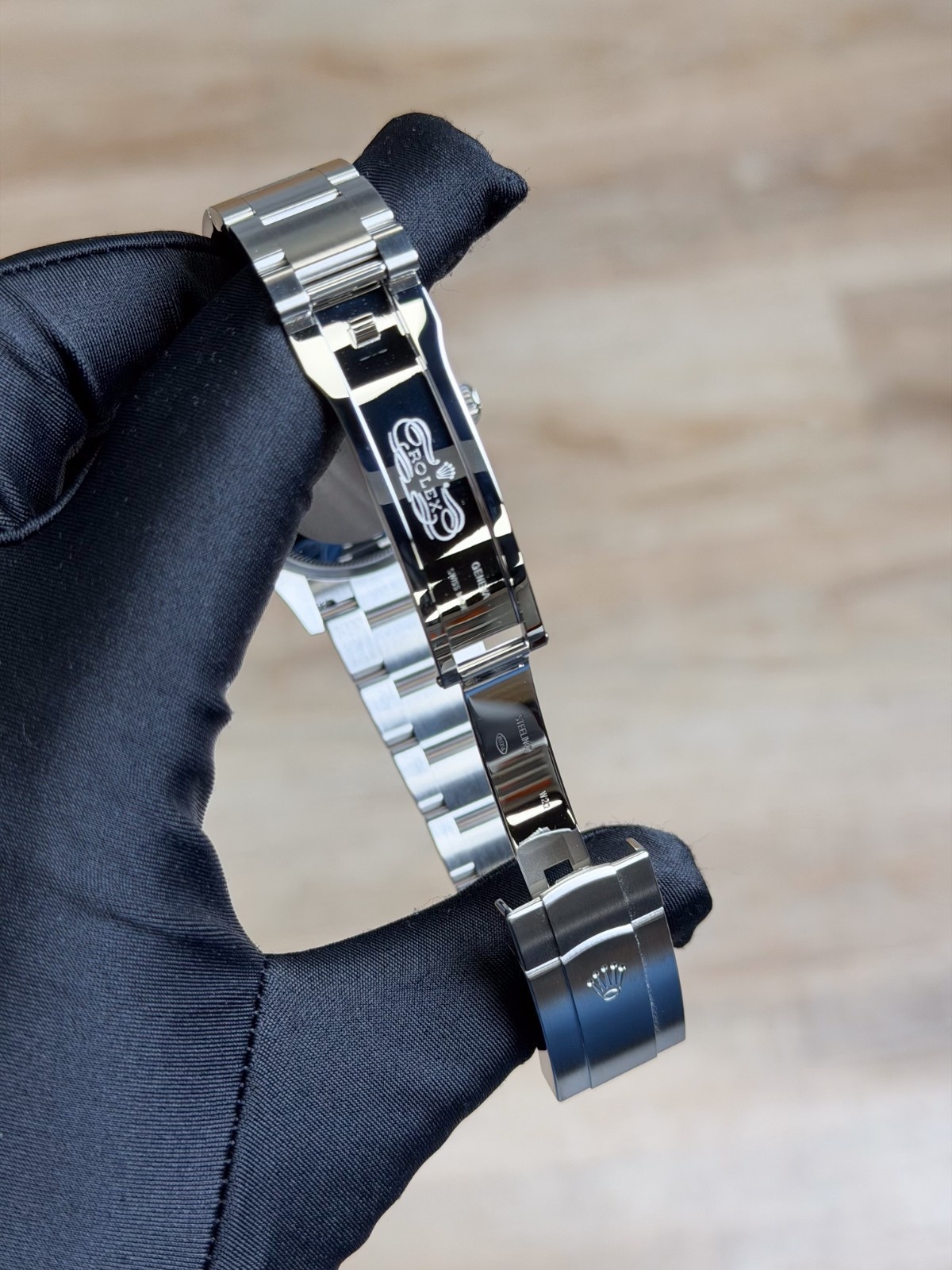 Rolex Oyster Perpetual 126000 view 10