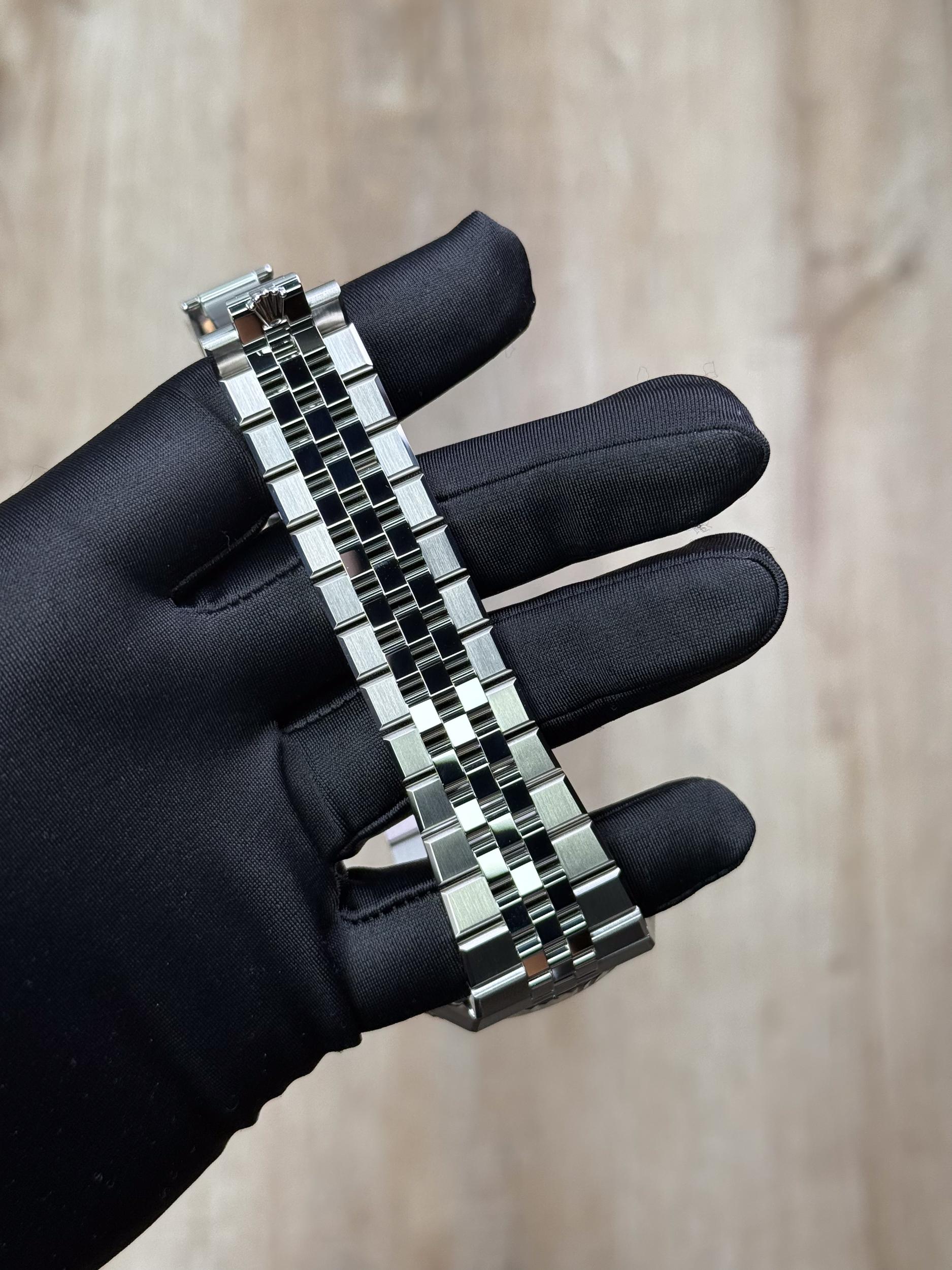 Rolex Land-Dweller 127334 view 7