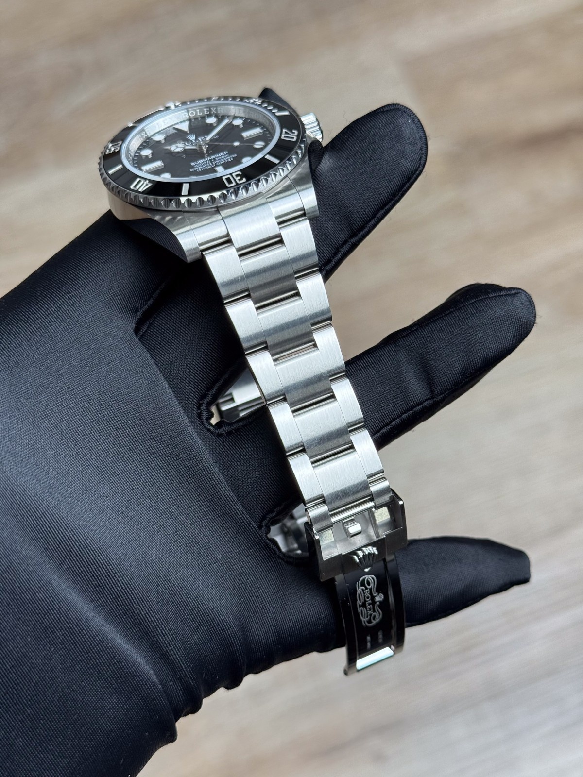 Rolex Submariner 124060 view 5