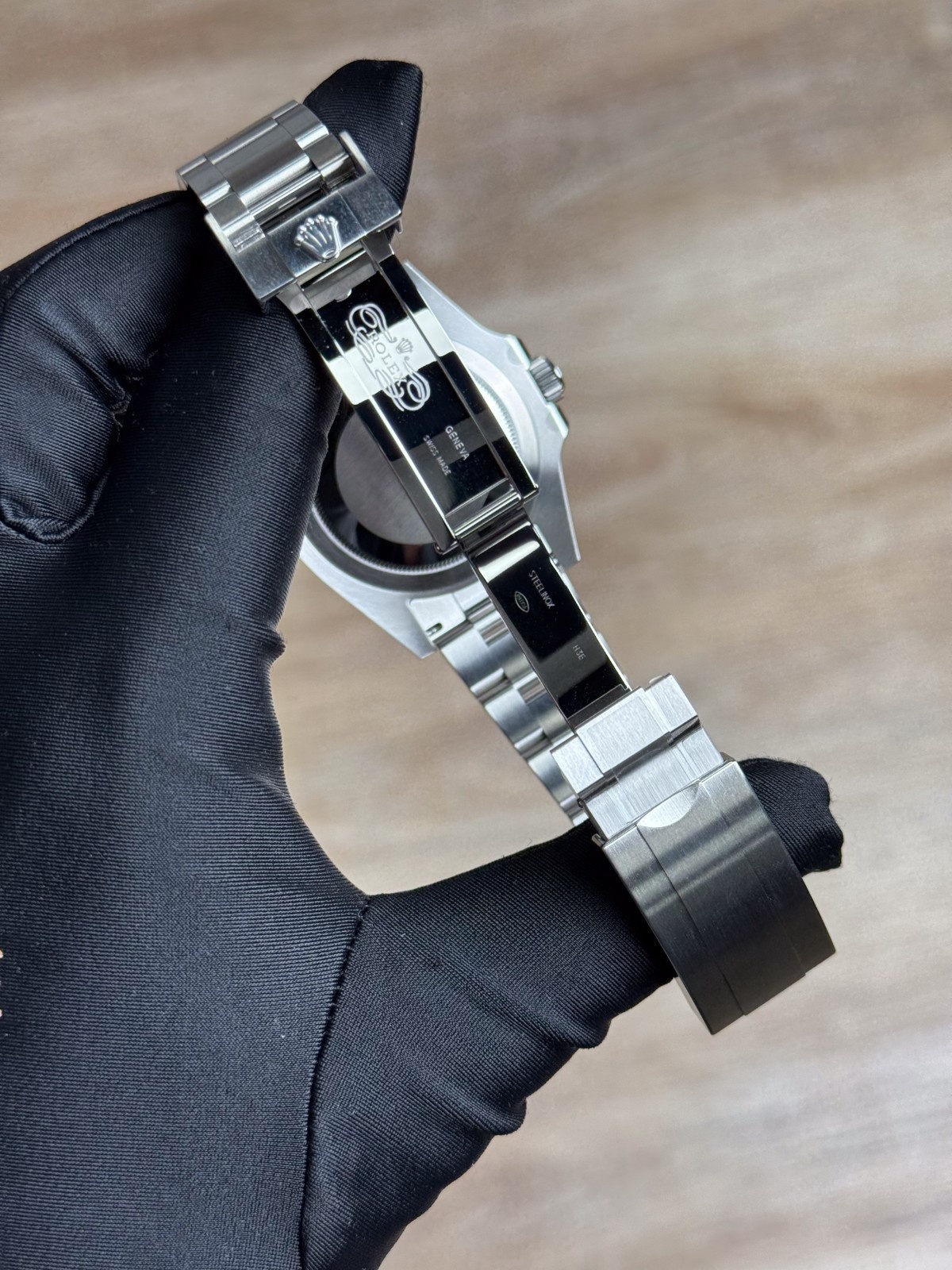 Rolex Submariner 124060 view 9