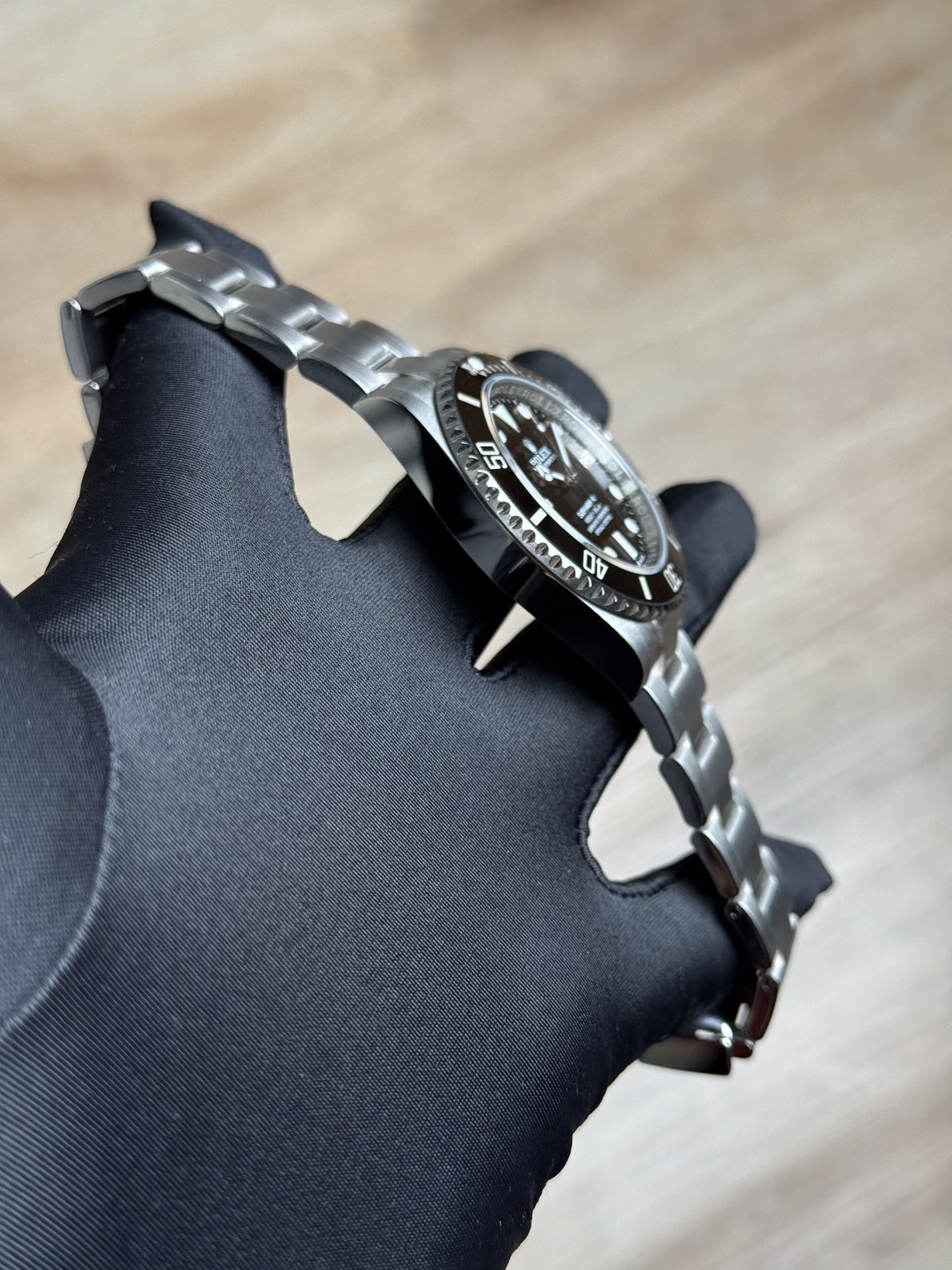 Rolex Submariner 124060 view 4