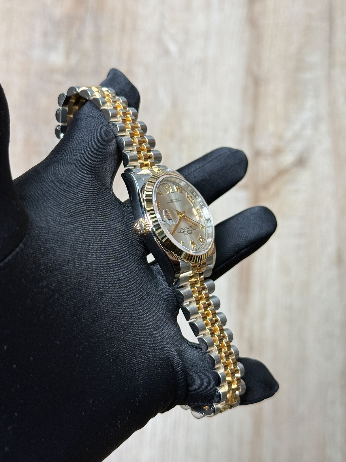 Rolex Datejust 126233 view 9