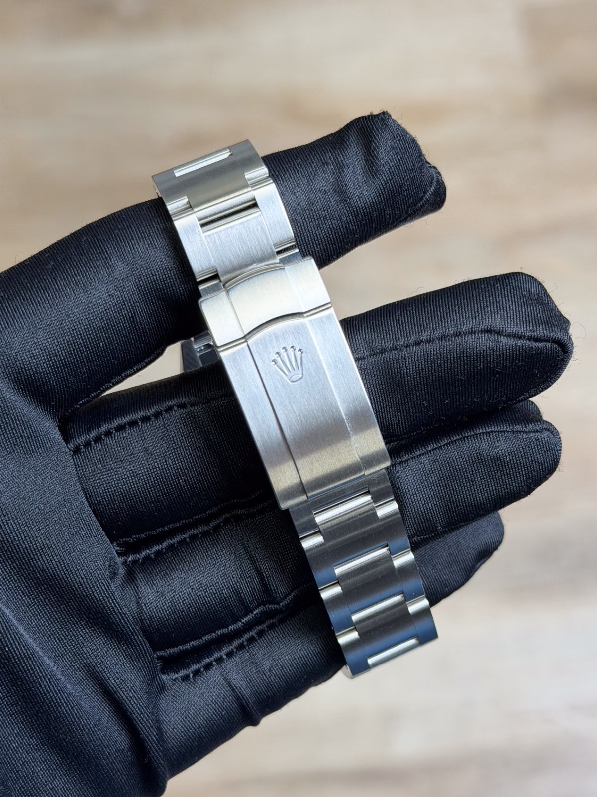 Rolex Oyster Perpetual 126000 view 9