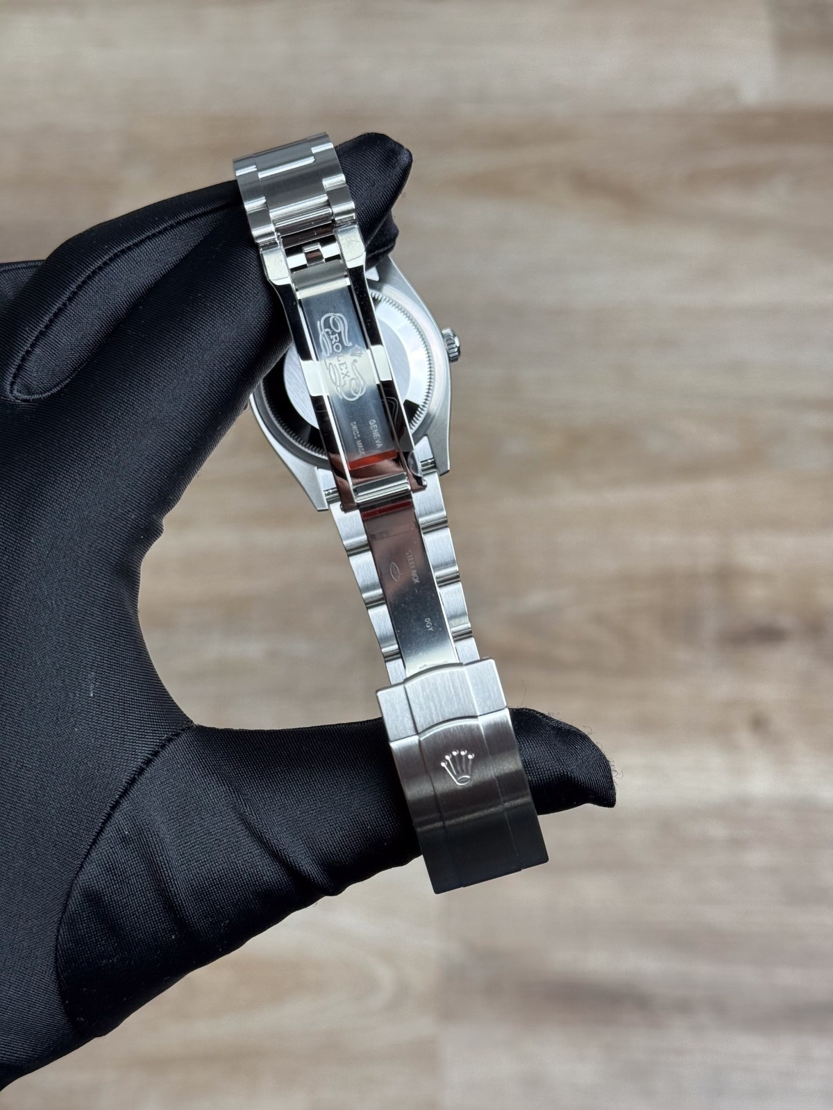 Rolex Oyster Perpetual 126000 view 8