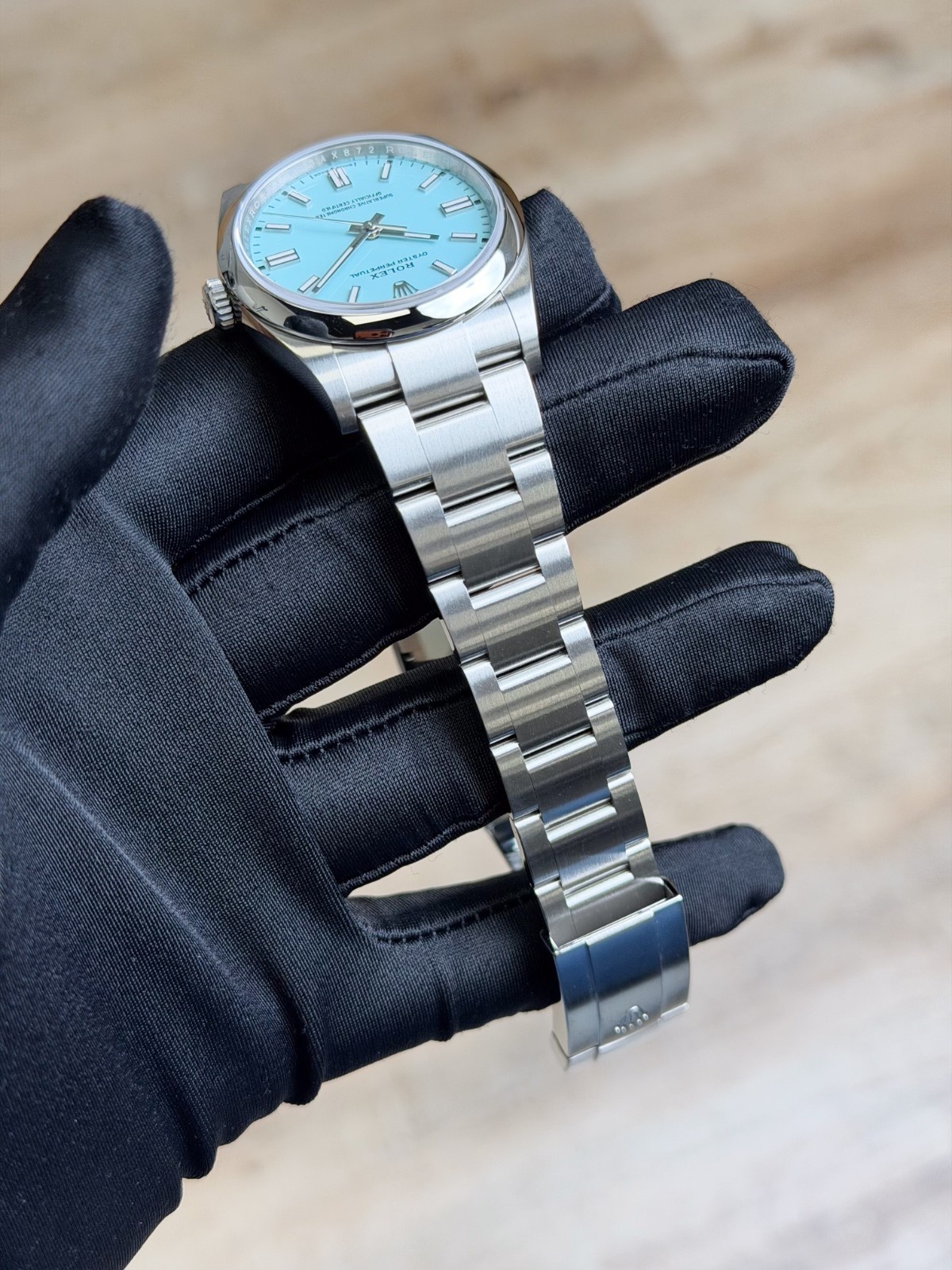 Rolex Oyster Perpetual 126000 view 7
