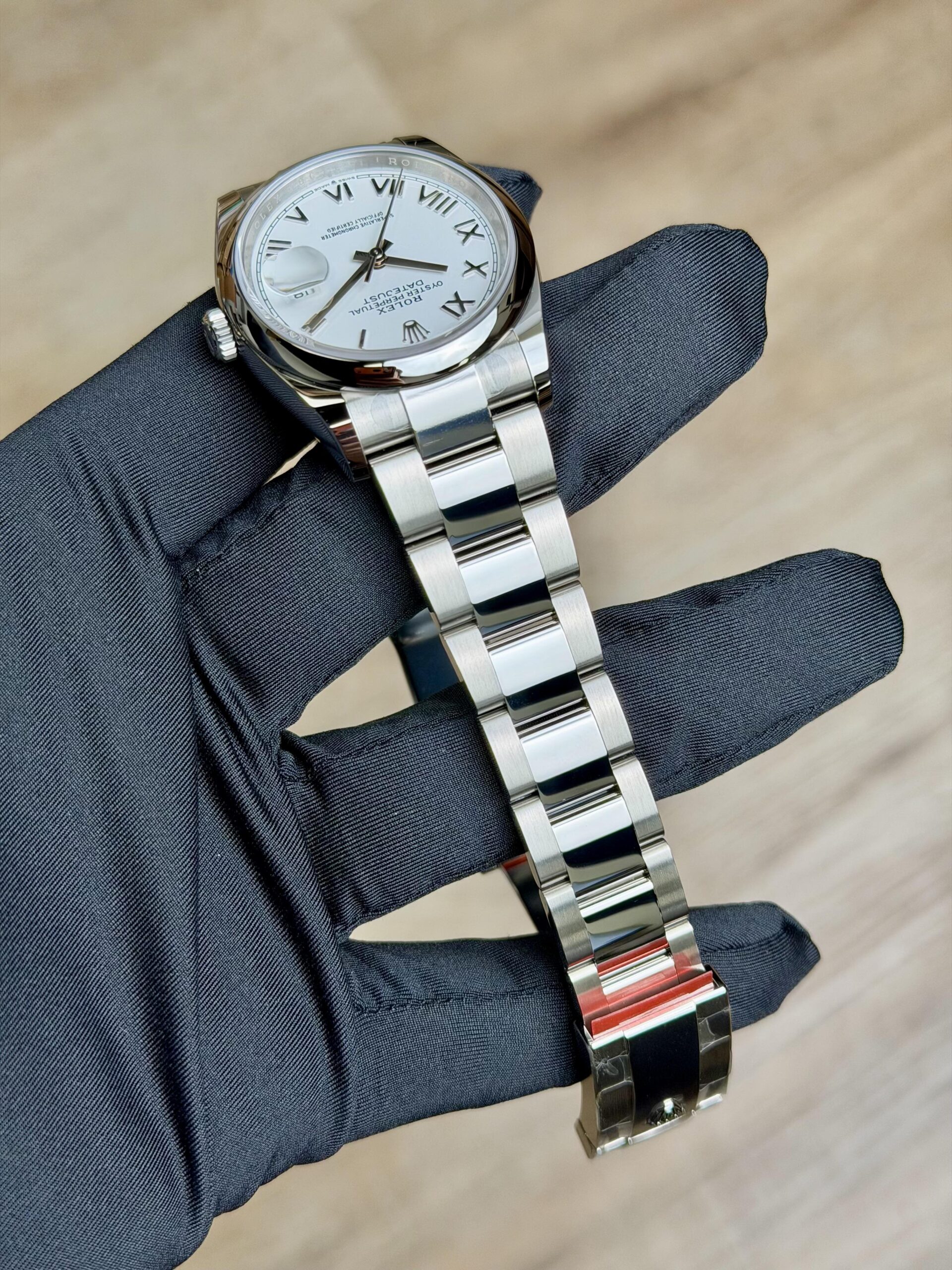 Rolex Datejust 126200 view 5