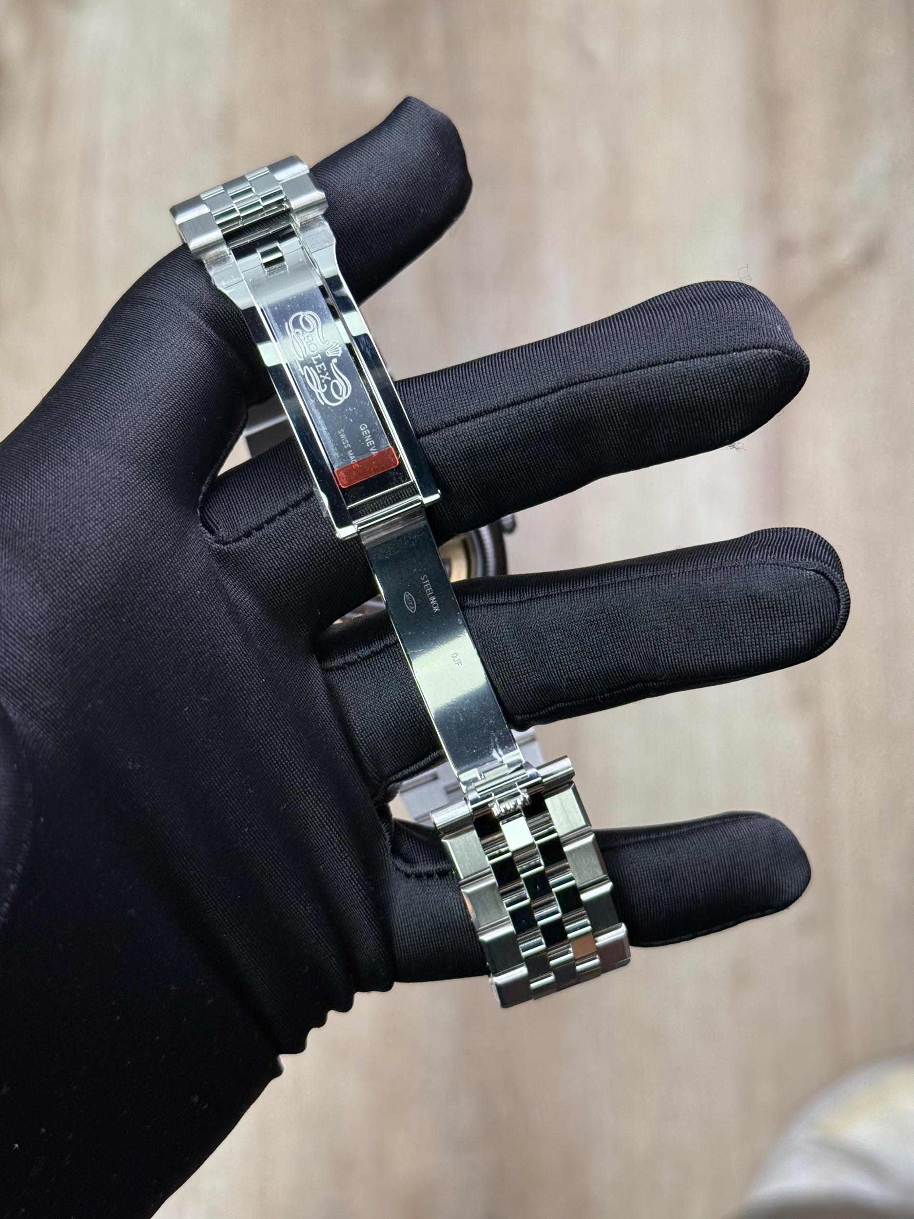 Rolex Land-Dweller 127334 view 10