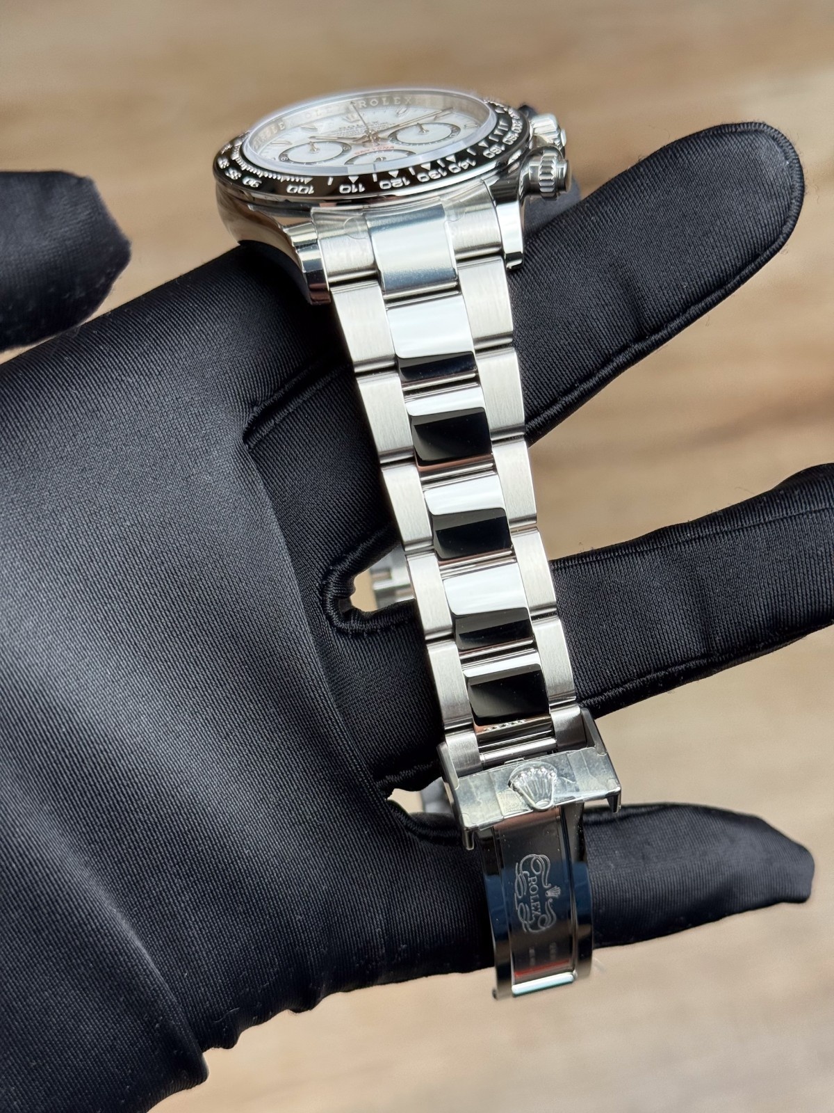 Rolex Cosmograph Daytona 126500LN view 5