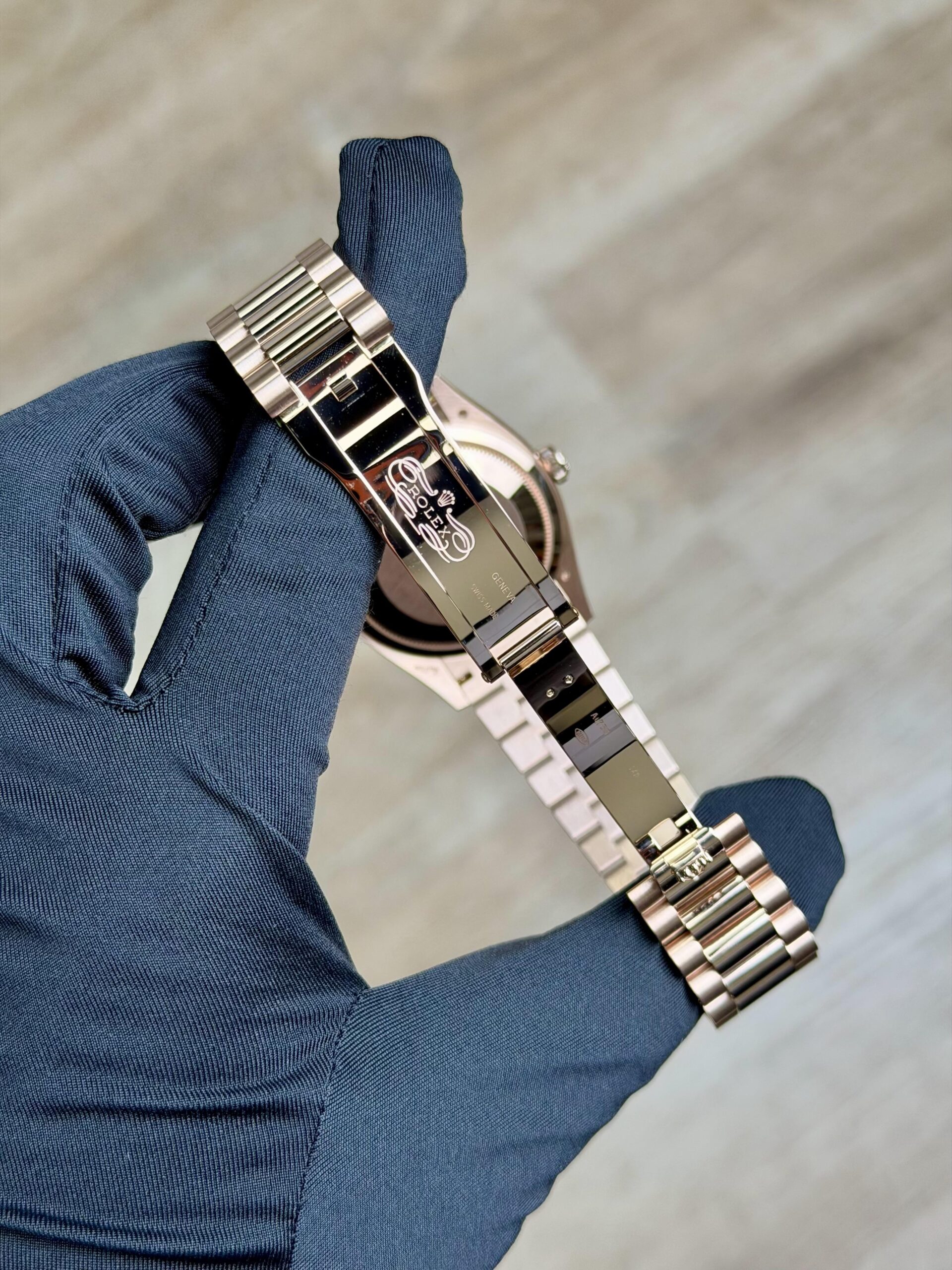Rolex Day-Date 36 128235 view 8