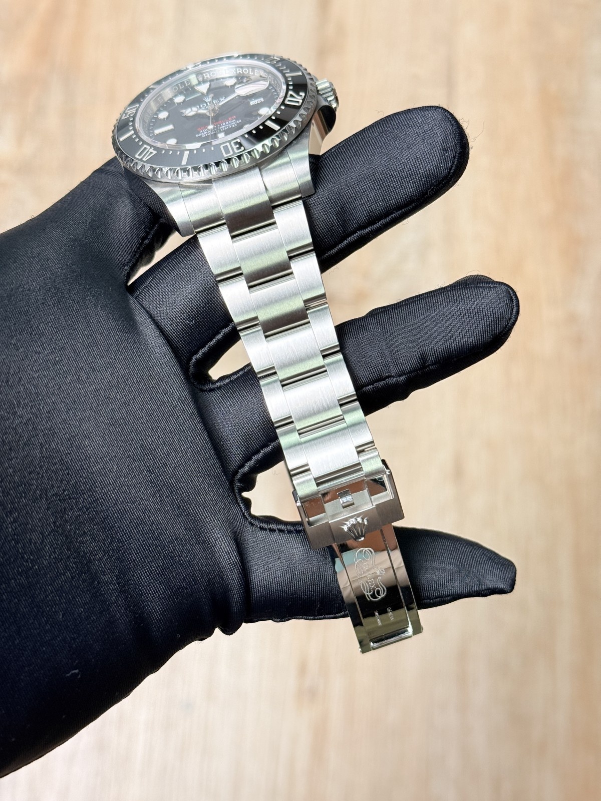 Rolex Sea-Dweller 126600 view 4