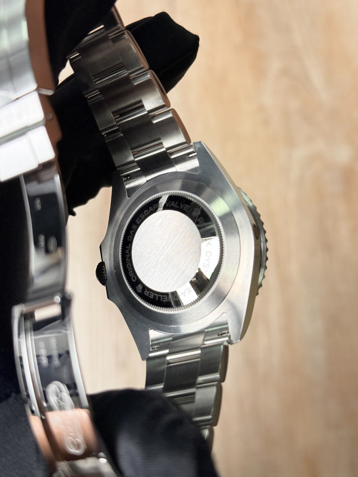 Rolex Sea-Dweller 126600 view 9