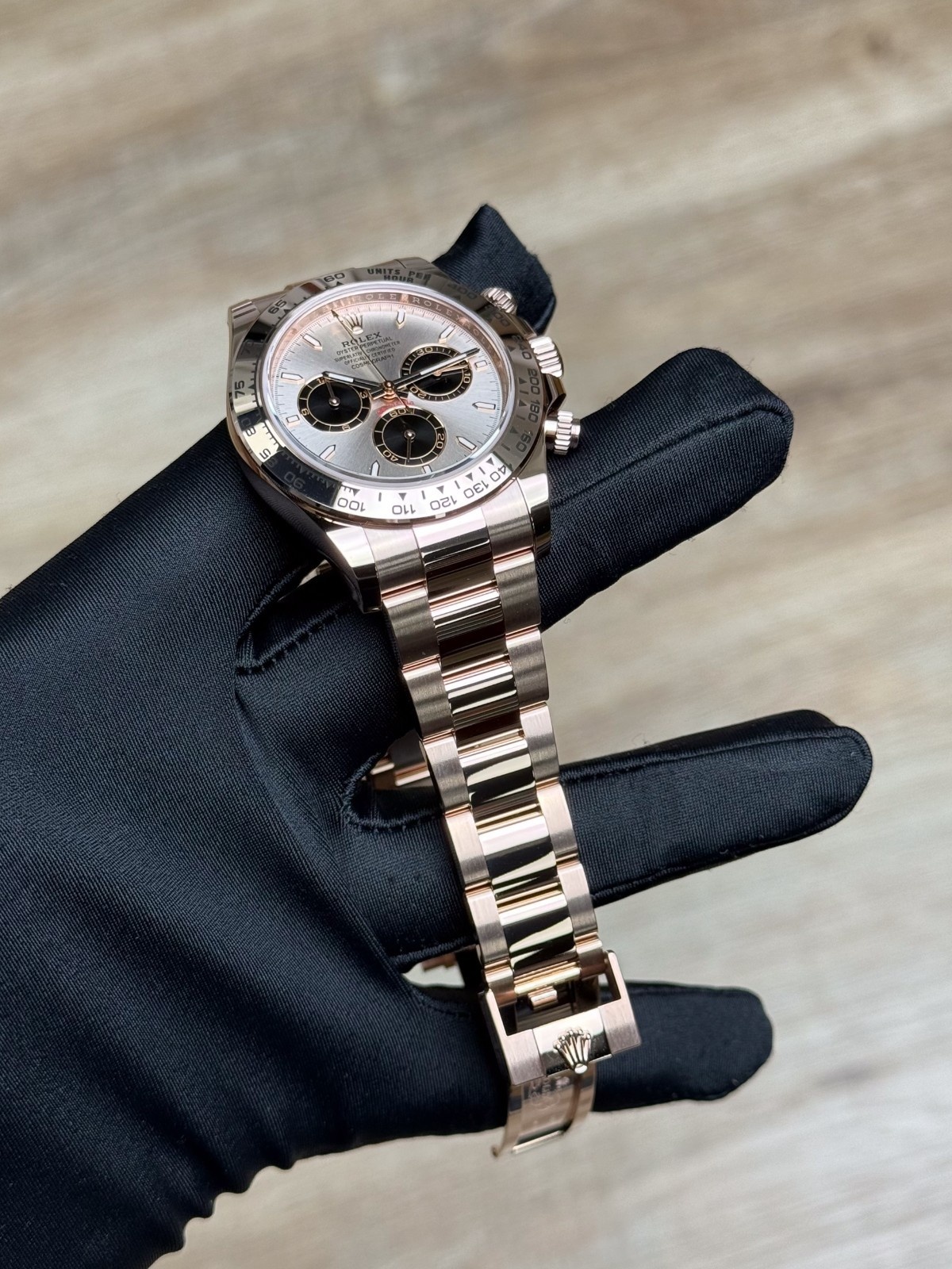 Rolex Cosmograph Daytona 126505 view 6