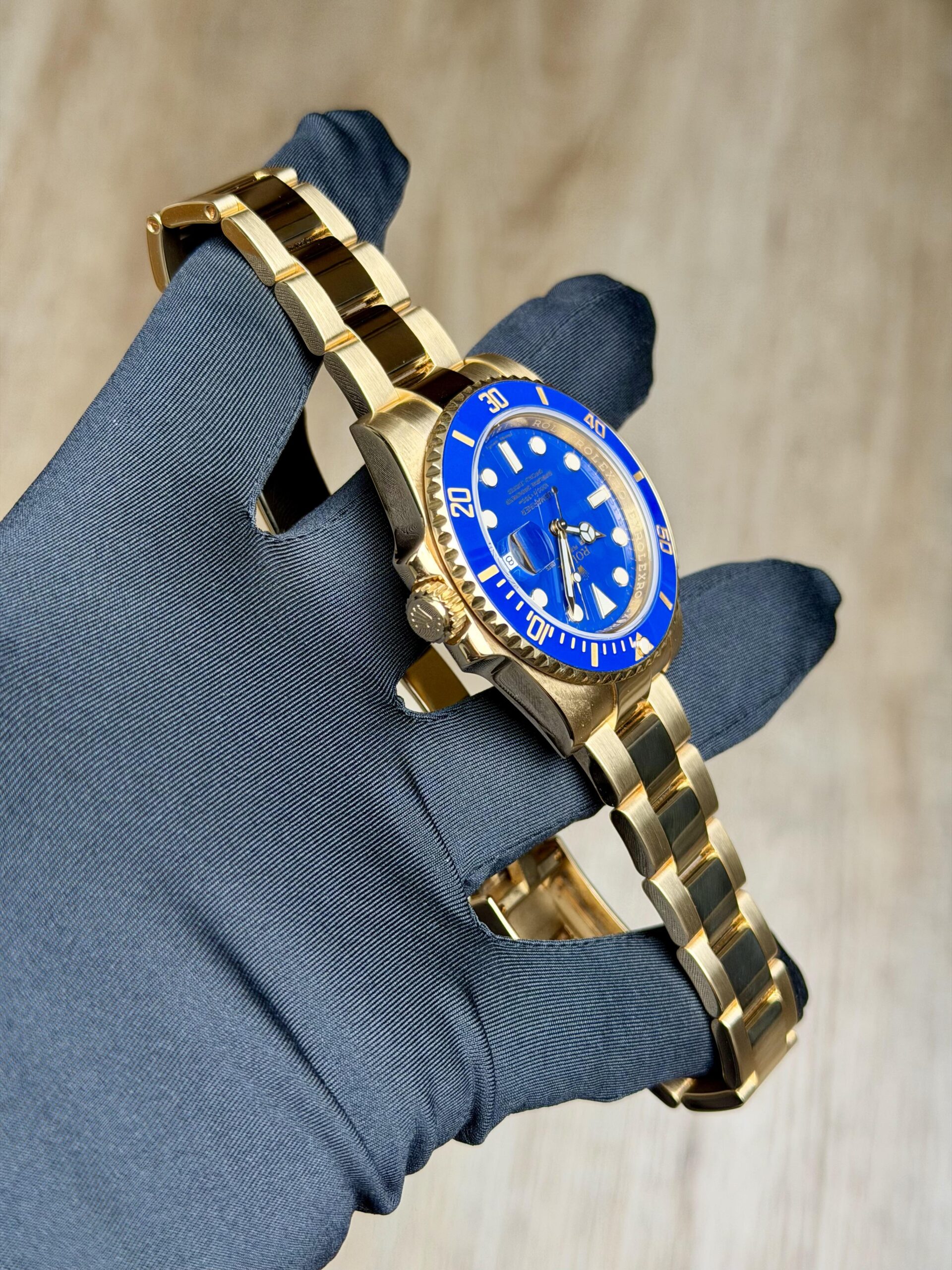 Rolex Submariner Date “Flat Blue” 116618LB view 6