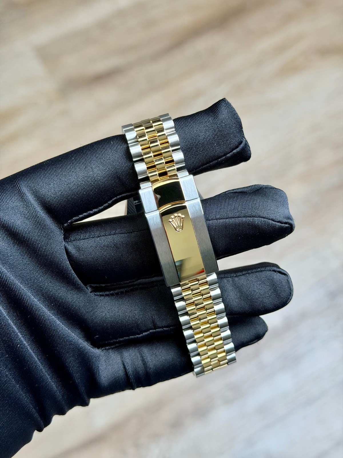 Rolex Datejust 126233 view 9