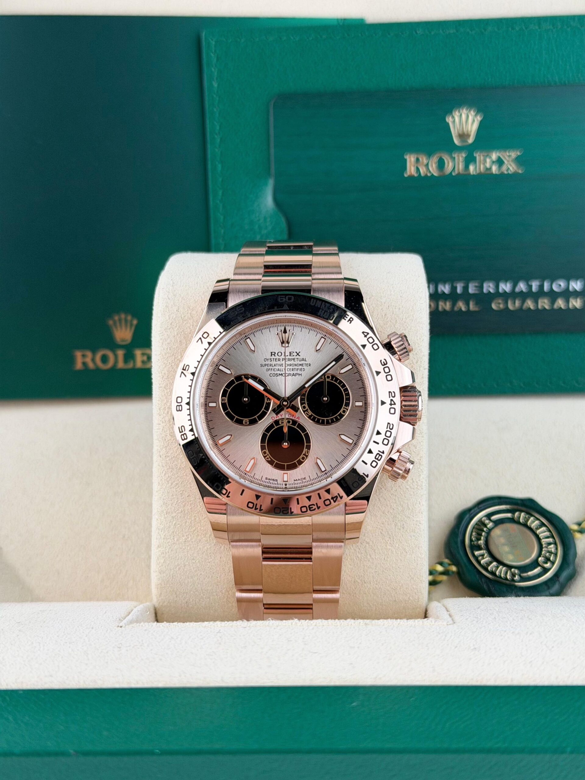 Rolex Cosmograph Daytona 126505 view 2