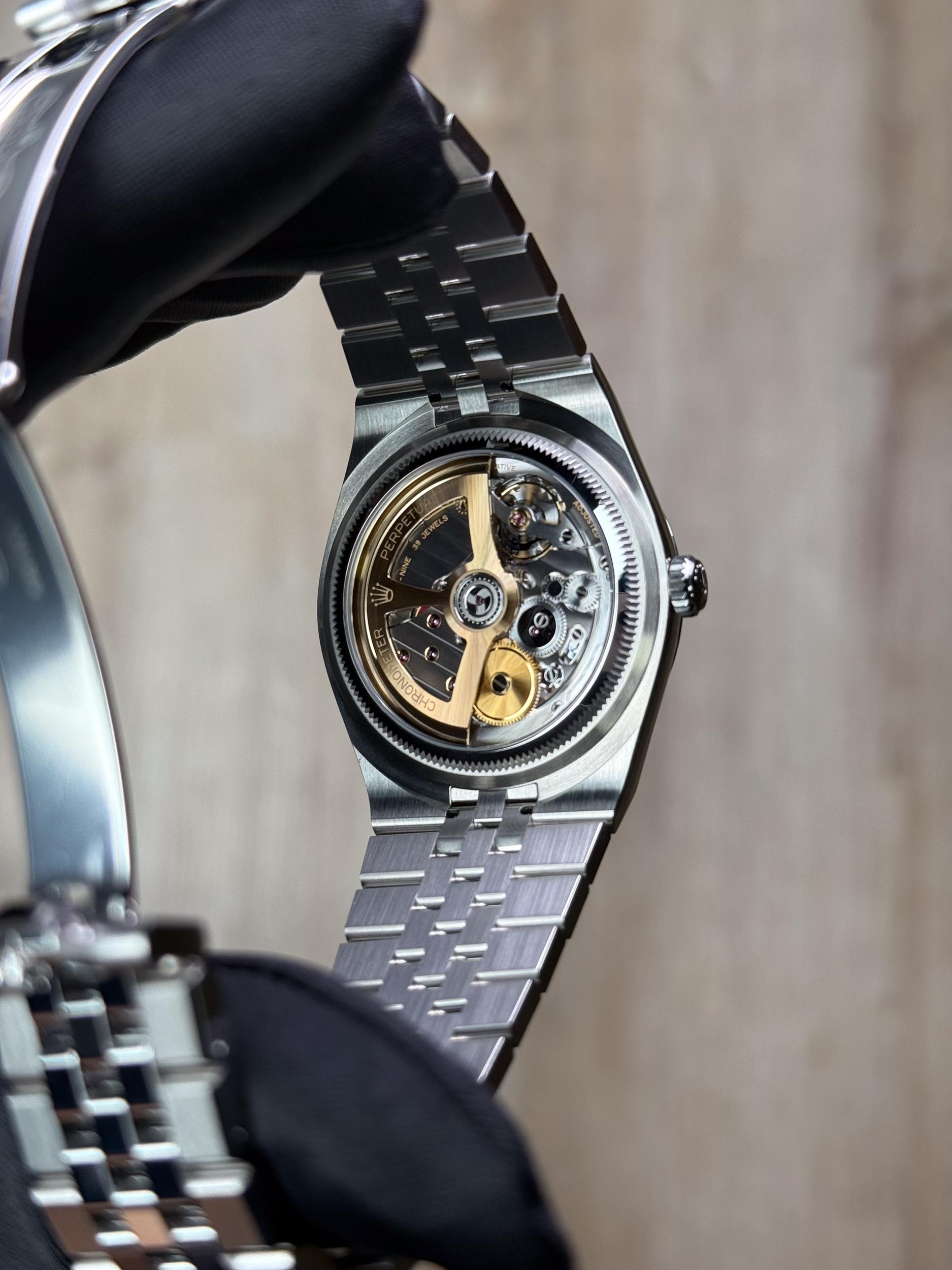 Rolex Land-Dweller 127334 view 8