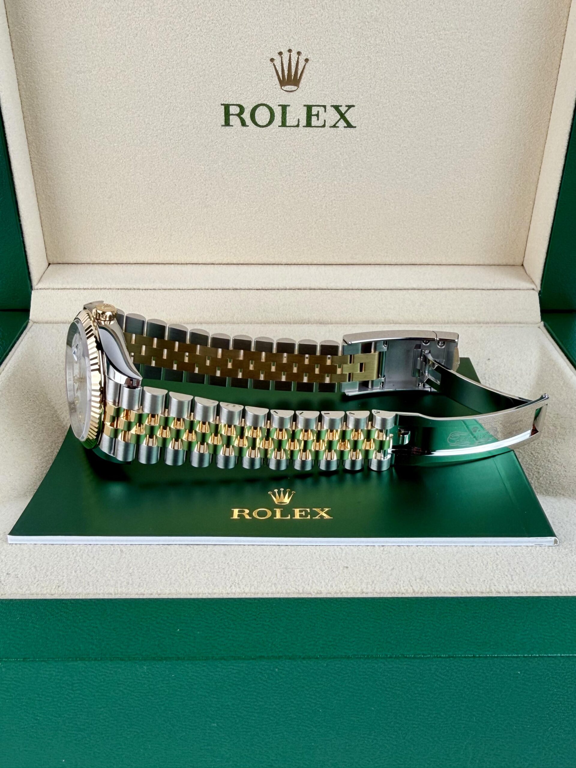 Rolex Datejust 126233 view 4