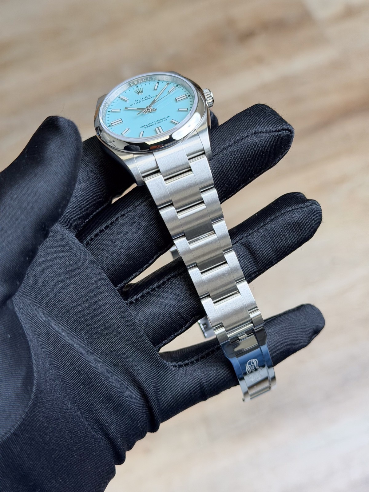 Rolex Oyster Perpetual 126000 view 5