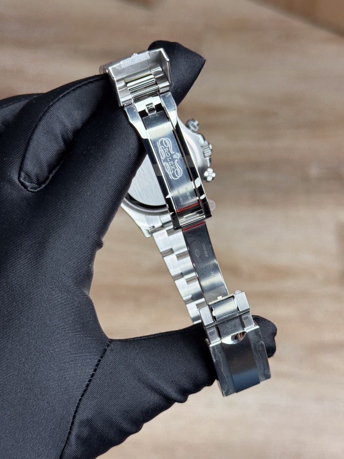 Rolex Cosmograph Daytona 126500LN view 9