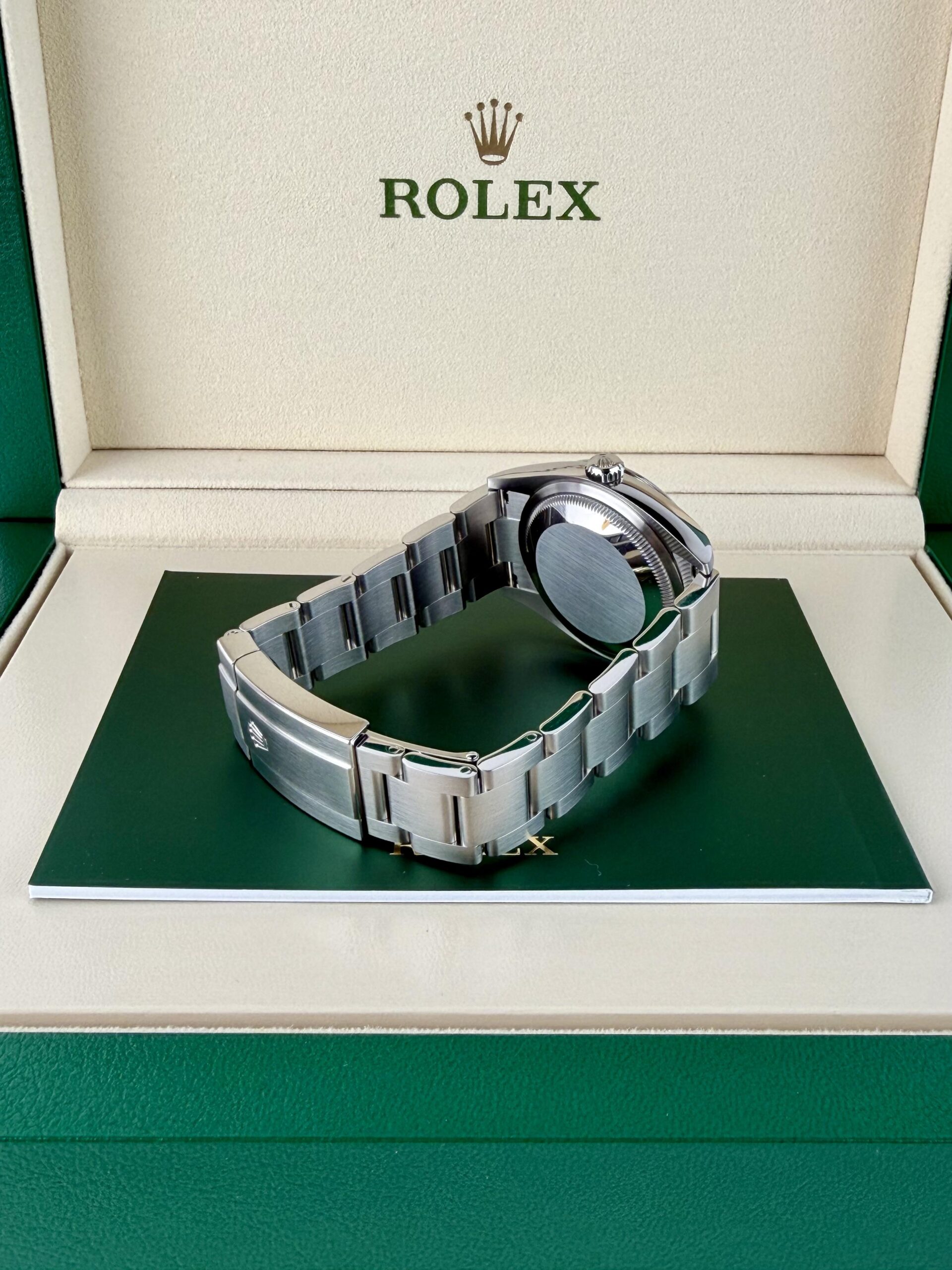 Rolex Oyster Perpetual 126000 view 8