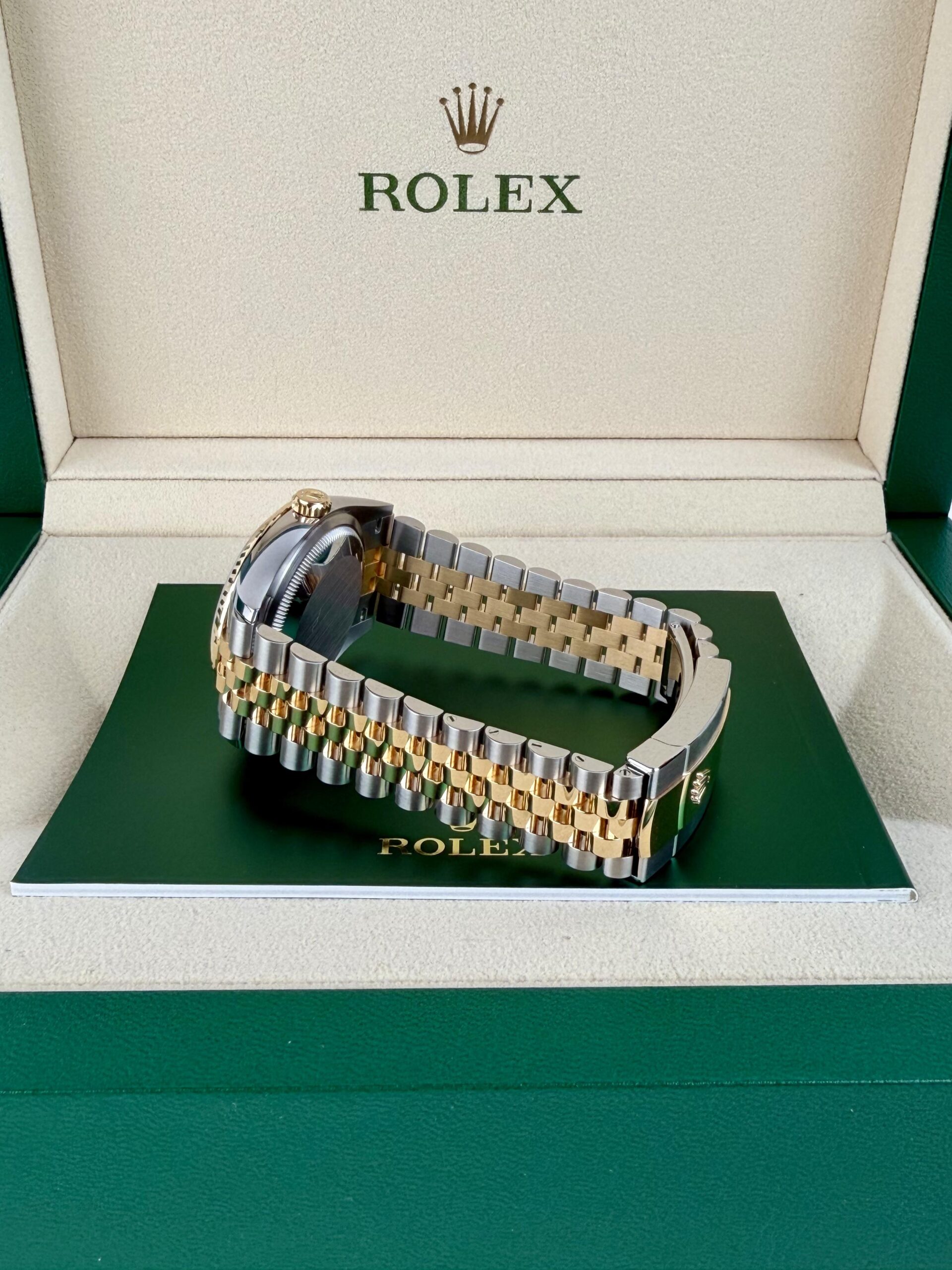 Rolex Datejust 126233 view 5