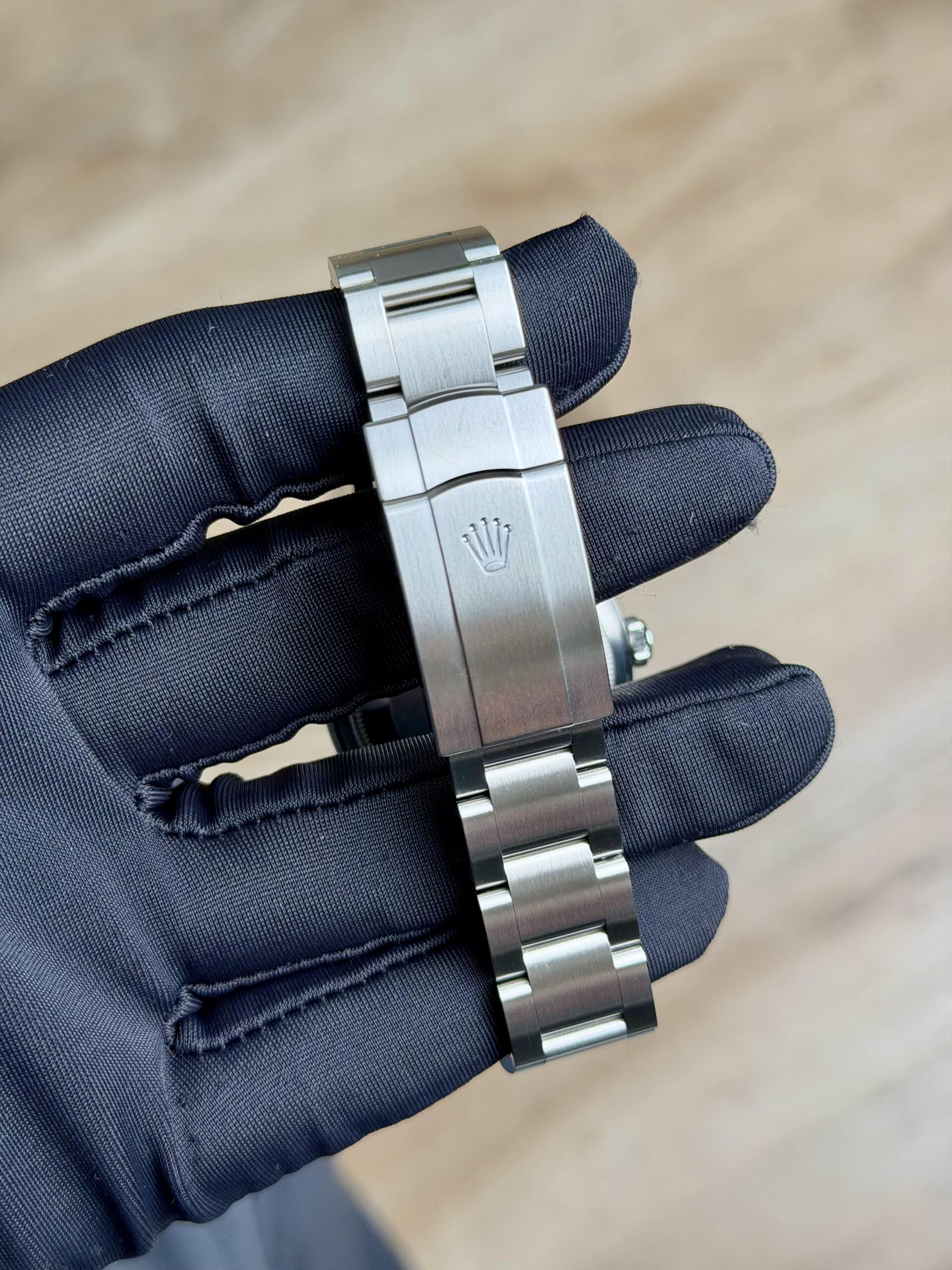Rolex Oyster Perpetual 126000 view 8