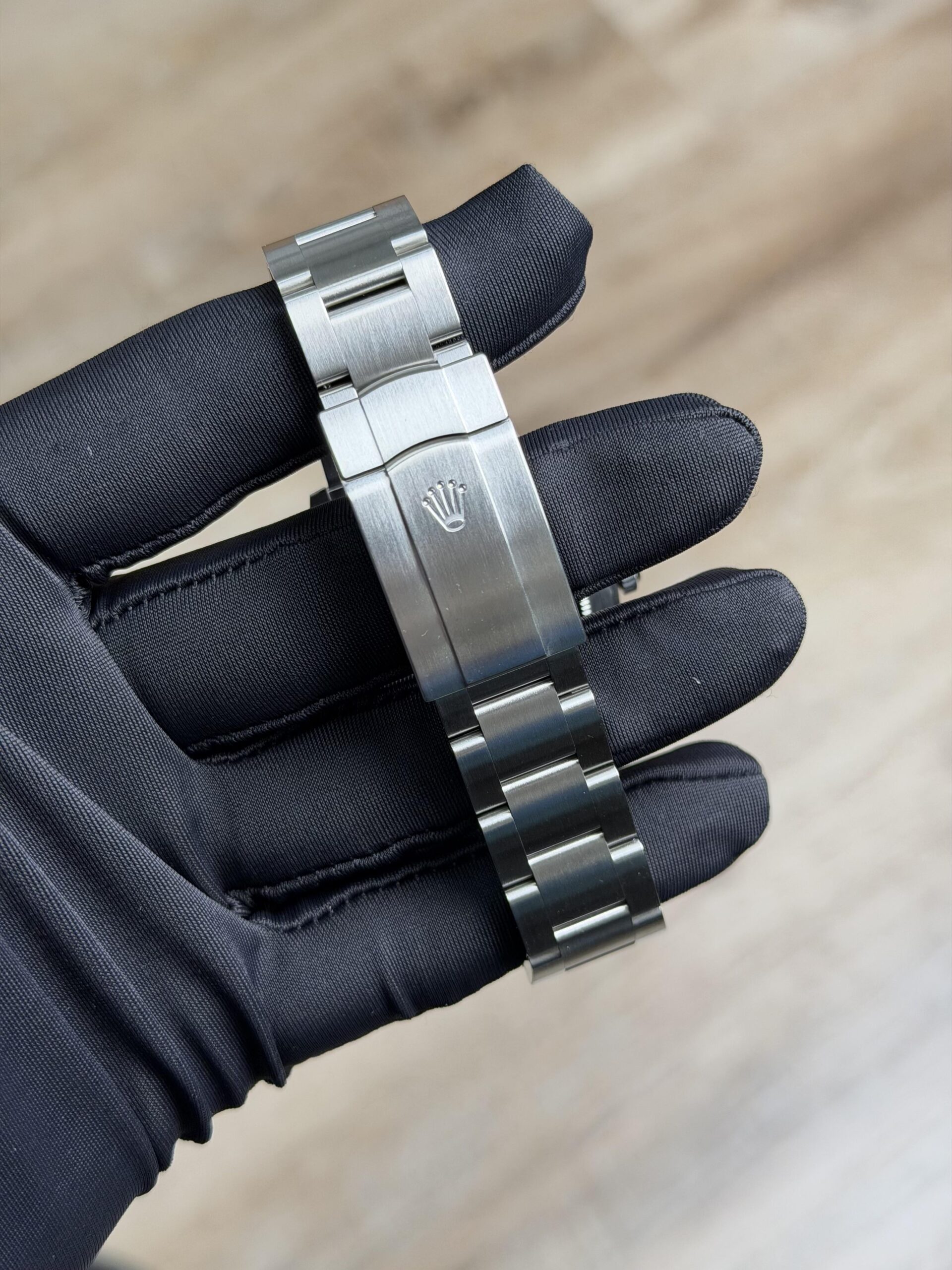 Rolex Oyster Perpetual 134300 view 9