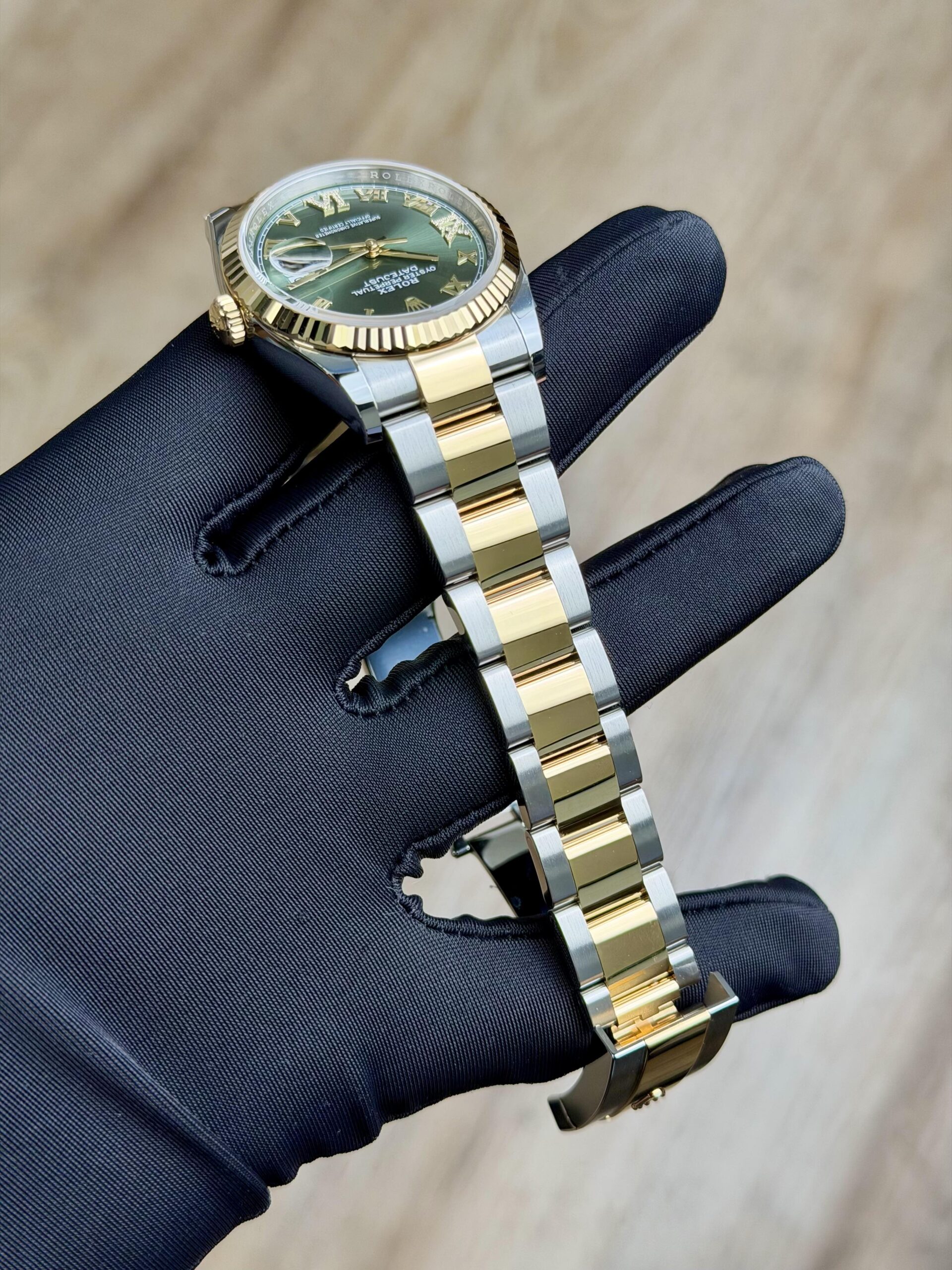 Rolex Datejust 126233 view 5