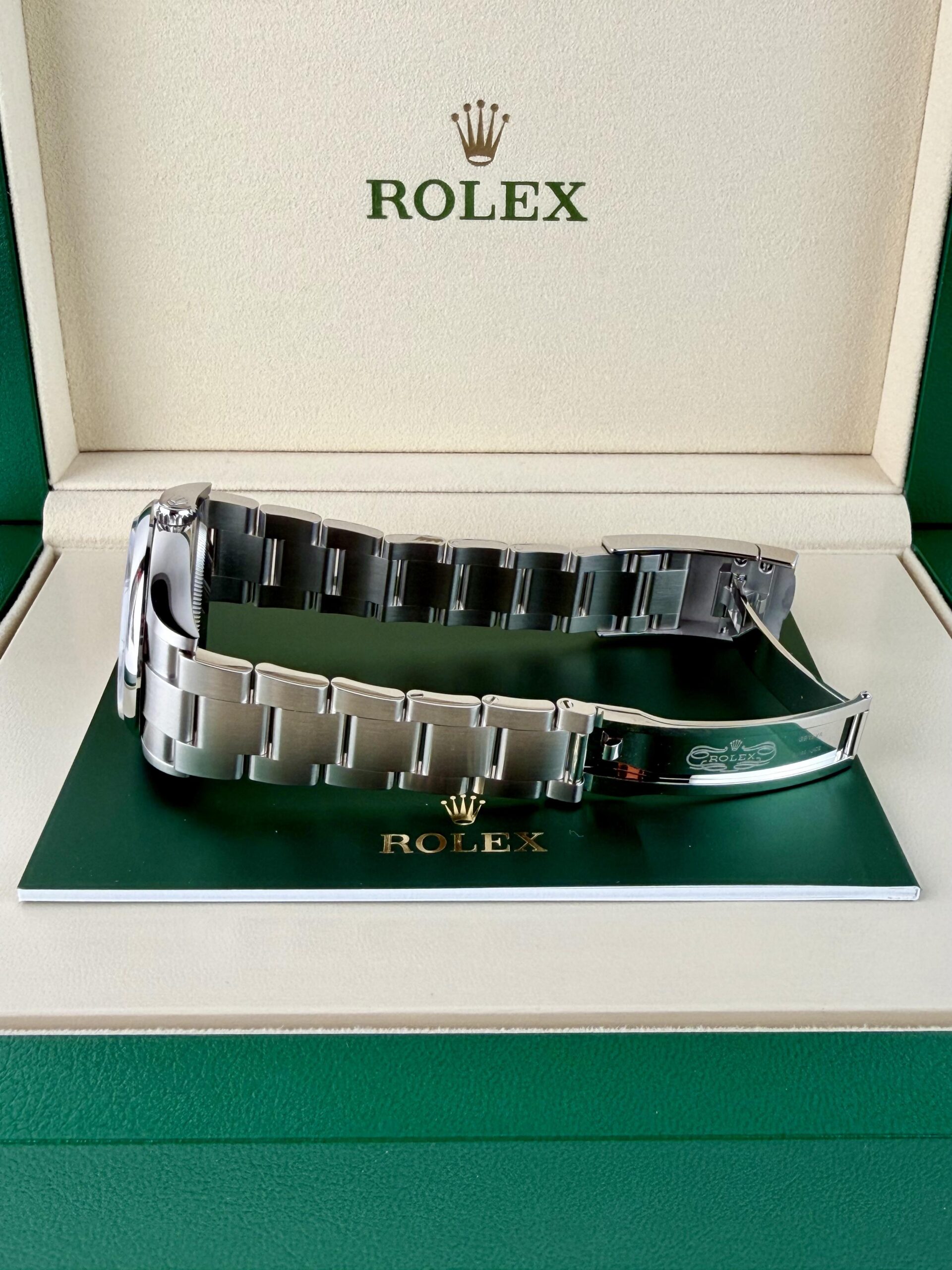 Rolex Oyster Perpetual 126000 view 5