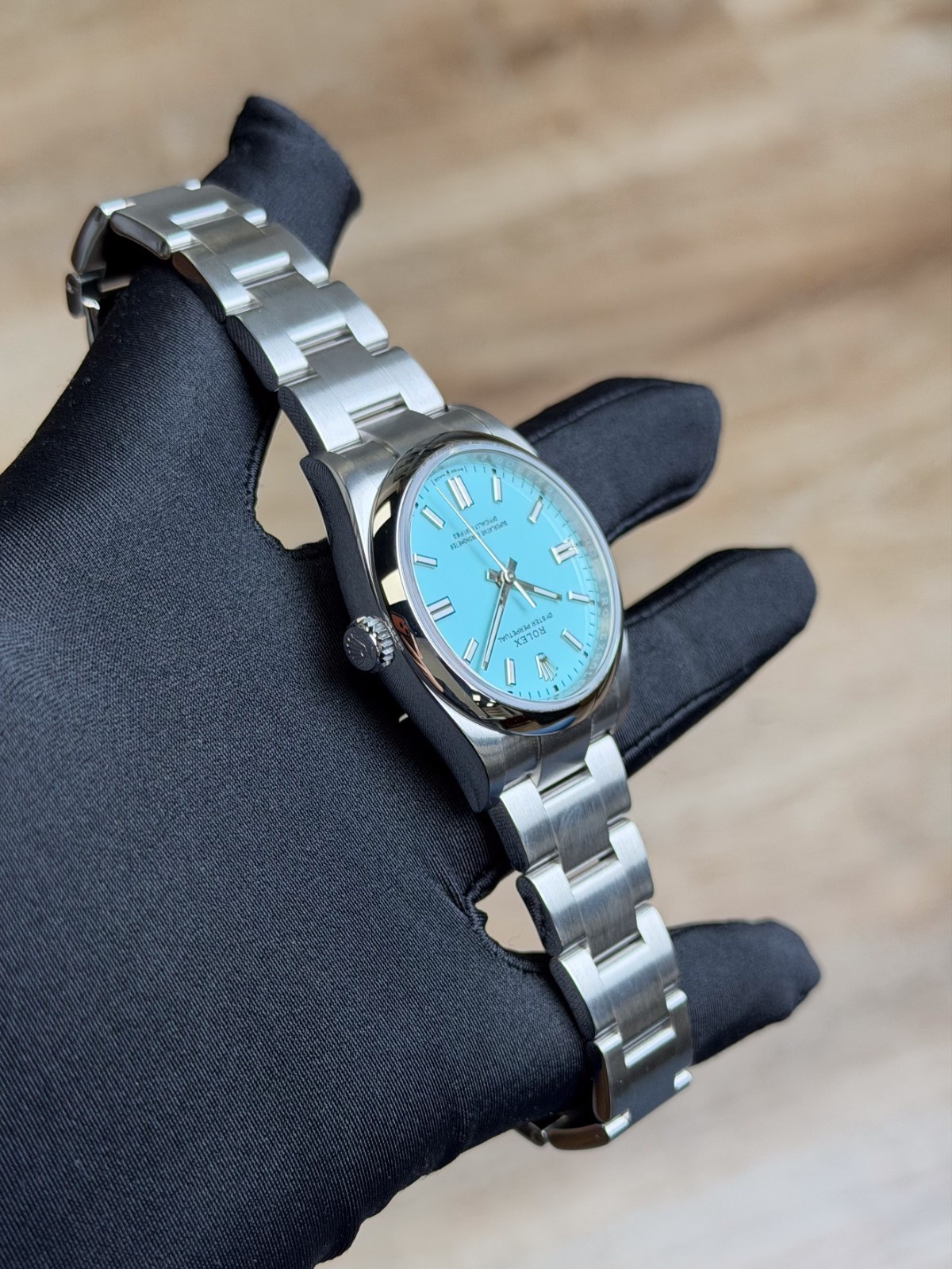 Rolex Oyster Perpetual 126000 view 6