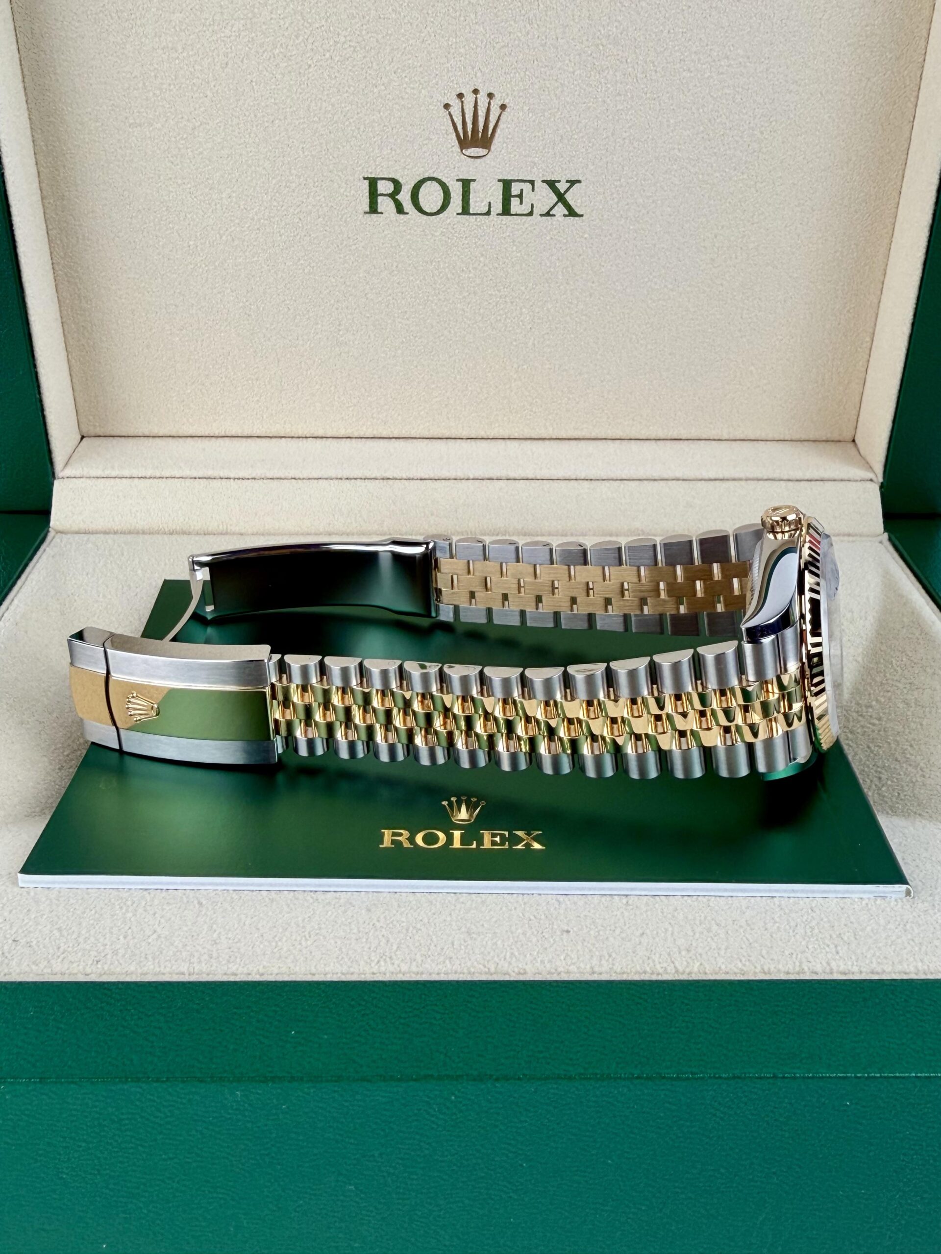 Rolex Datejust 126233 view 8