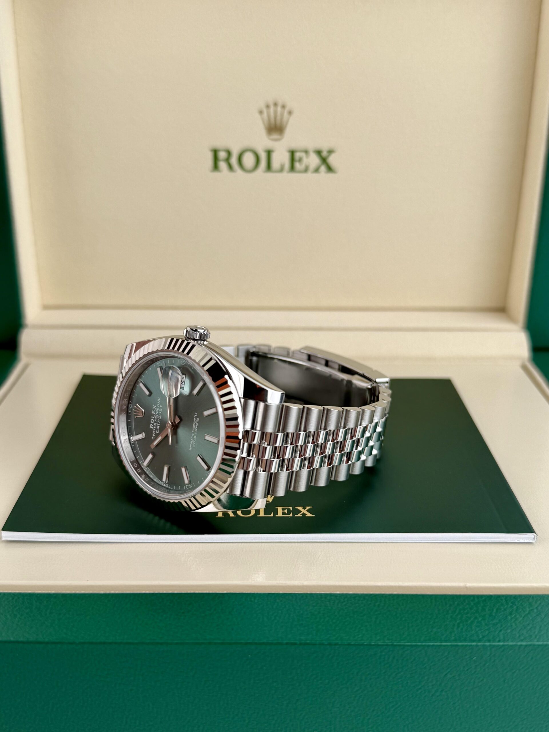 Rolex Datejust 126334 view 4