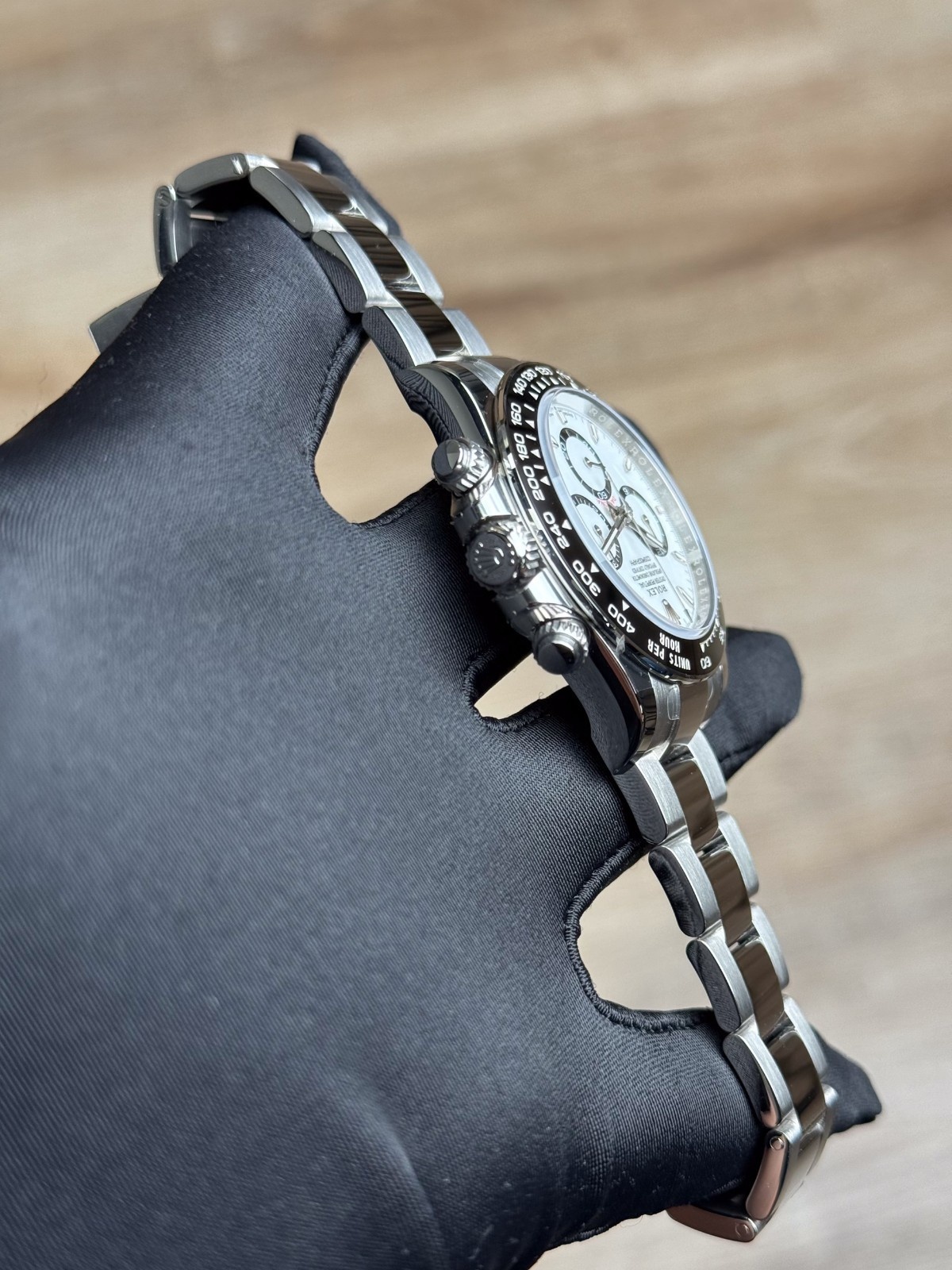 Rolex Cosmograph Daytona 126500LN view 7