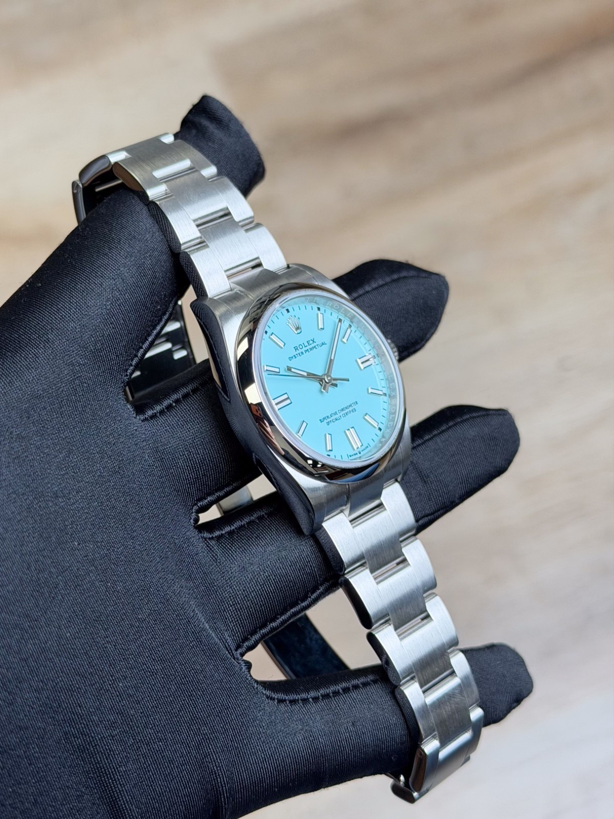 Rolex Oyster Perpetual 126000 view 4