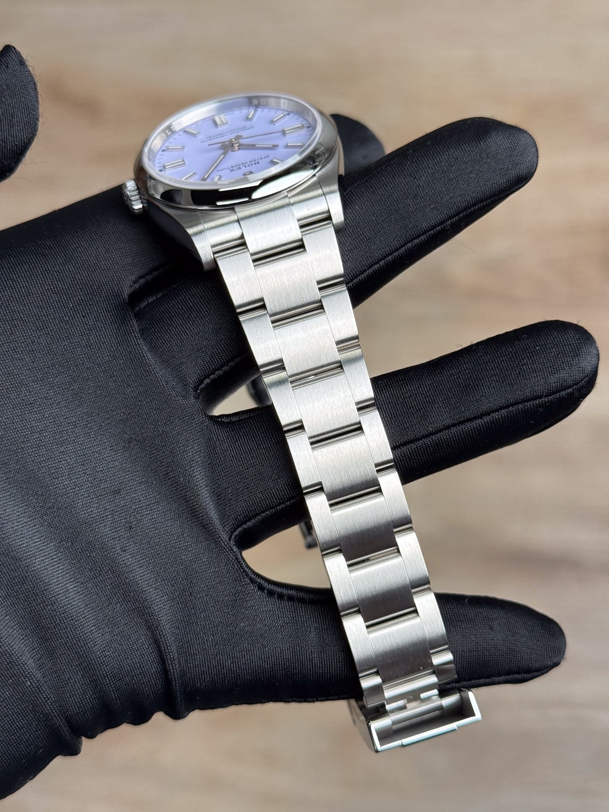 Rolex Oyster Perpetual 126000 view 6