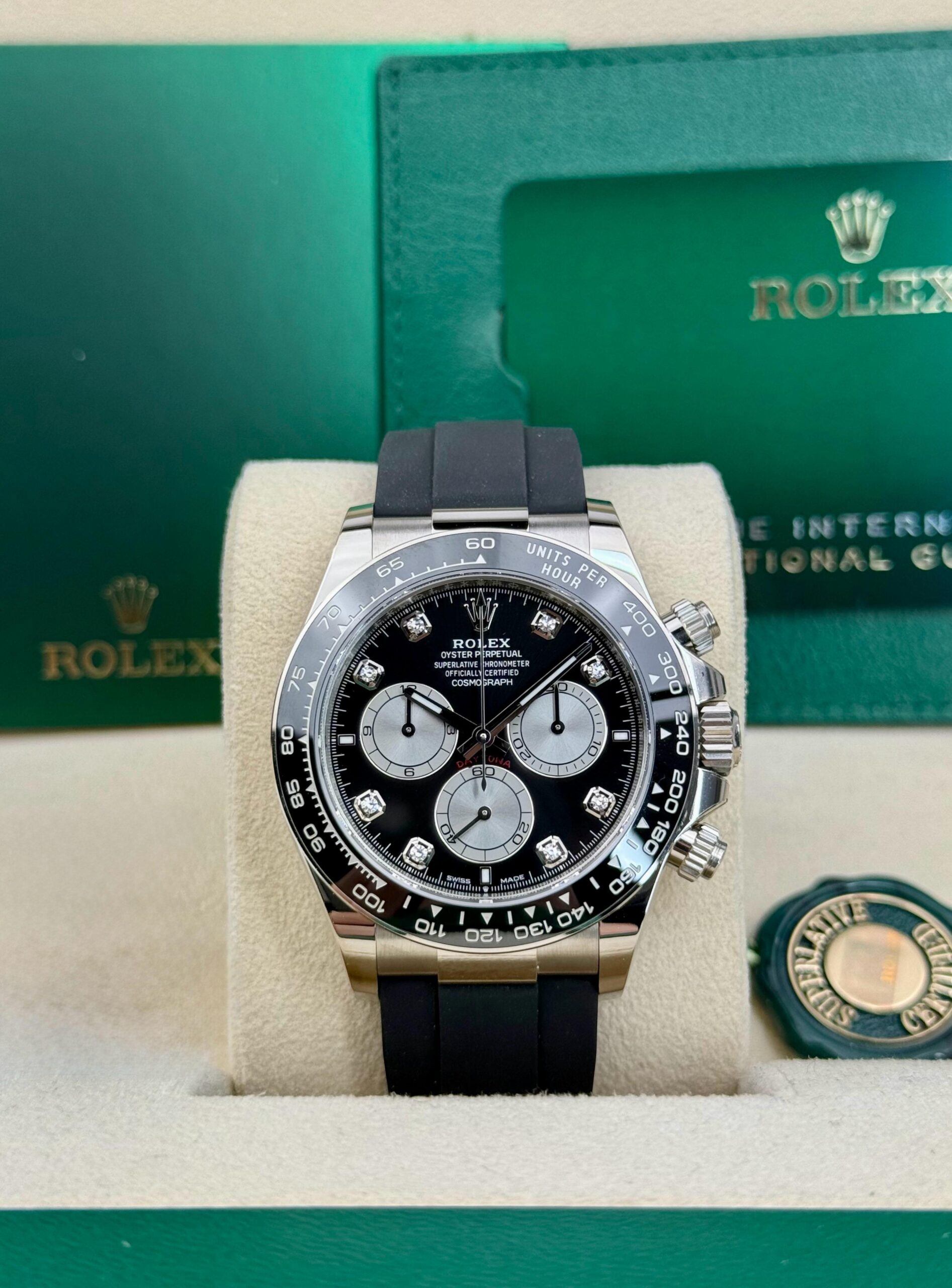 Rolex Cosmograph Daytona 126519LN view 2
