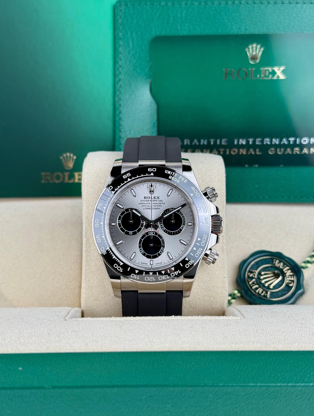 Rolex Cosmograph Daytona 126519LN view 2