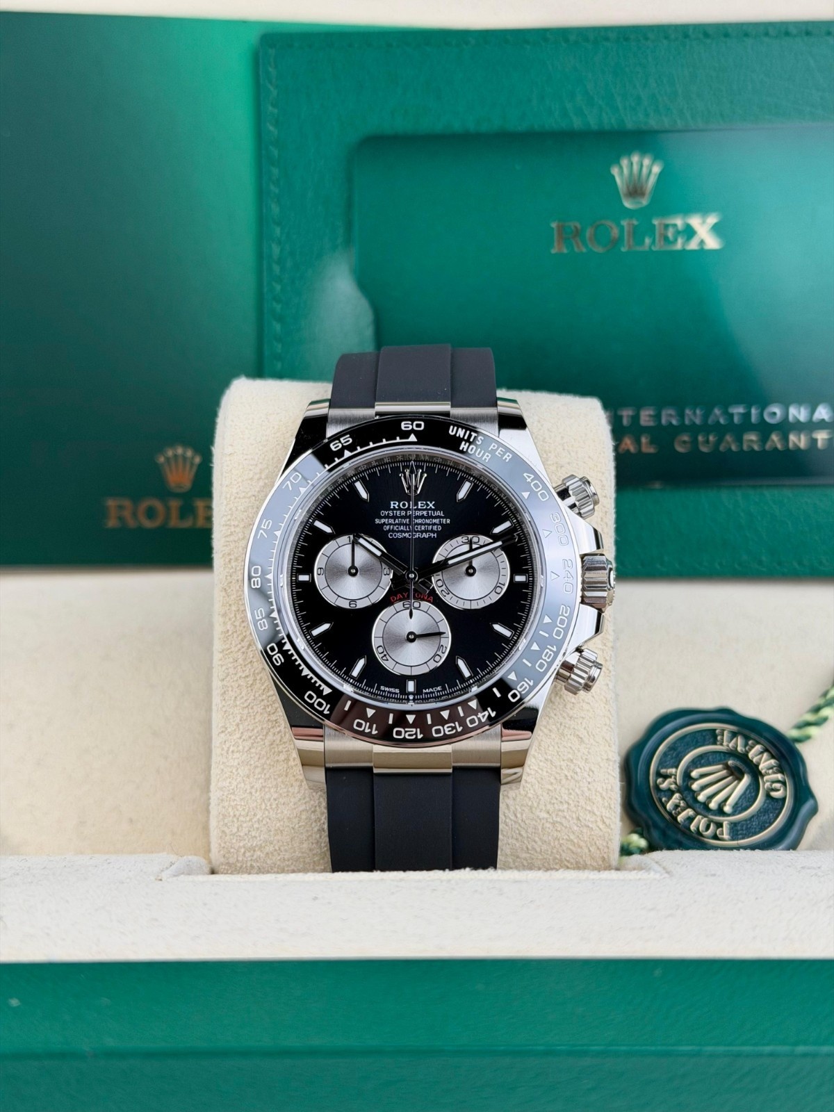 Rolex Cosmograph Daytona 126519LN view 2