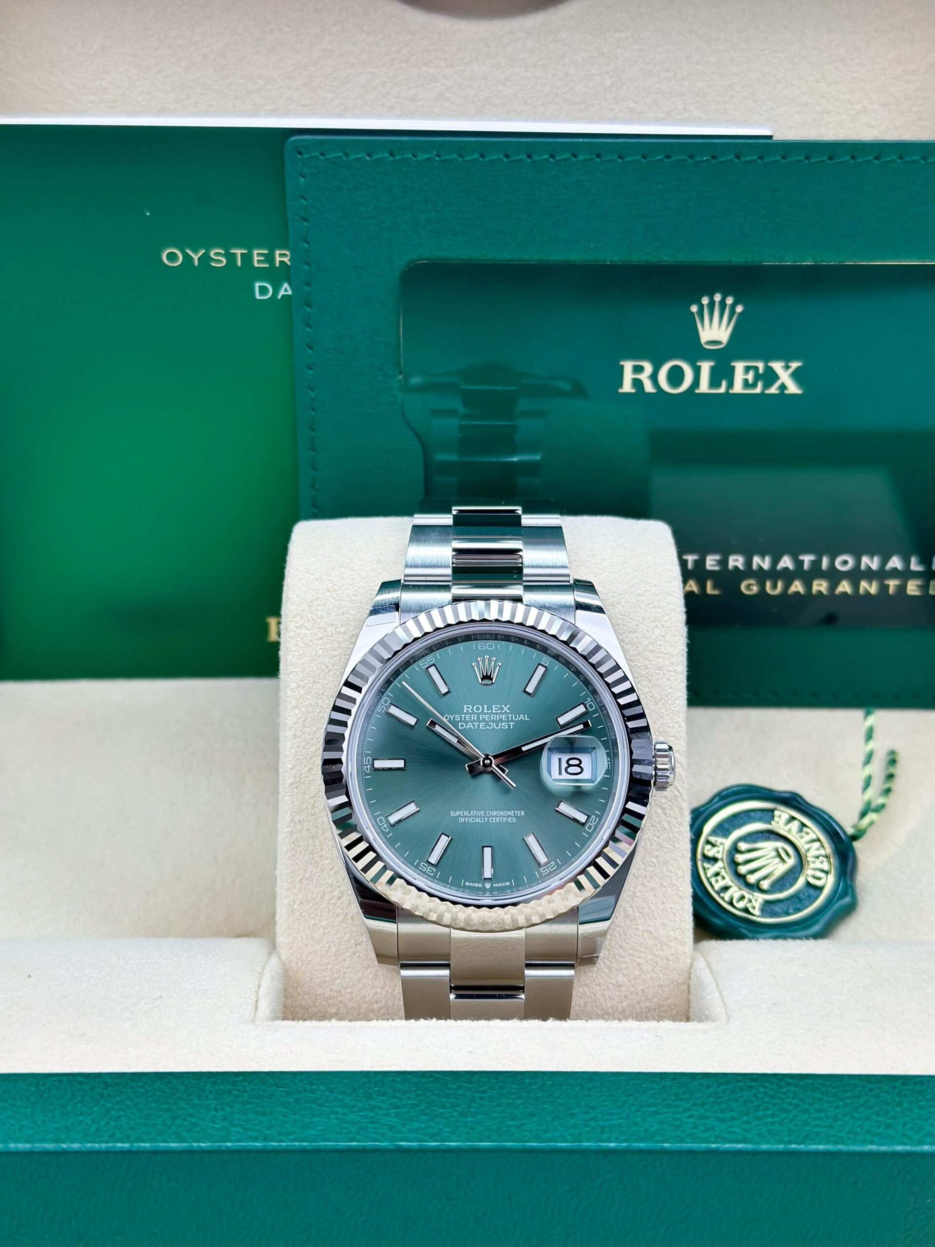 Rolex Datejust 126334 view 2