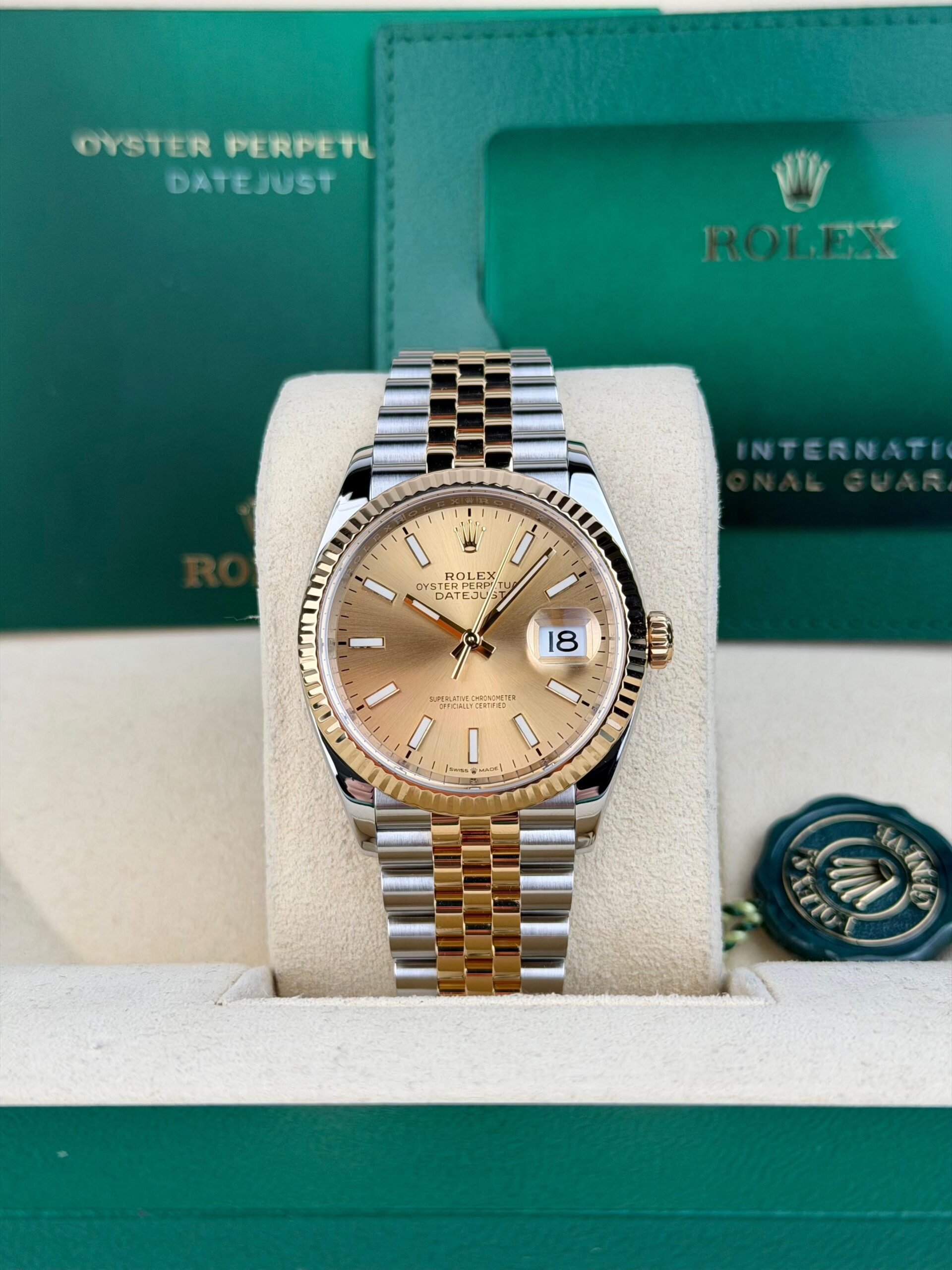Rolex Datejust 126233 view 2
