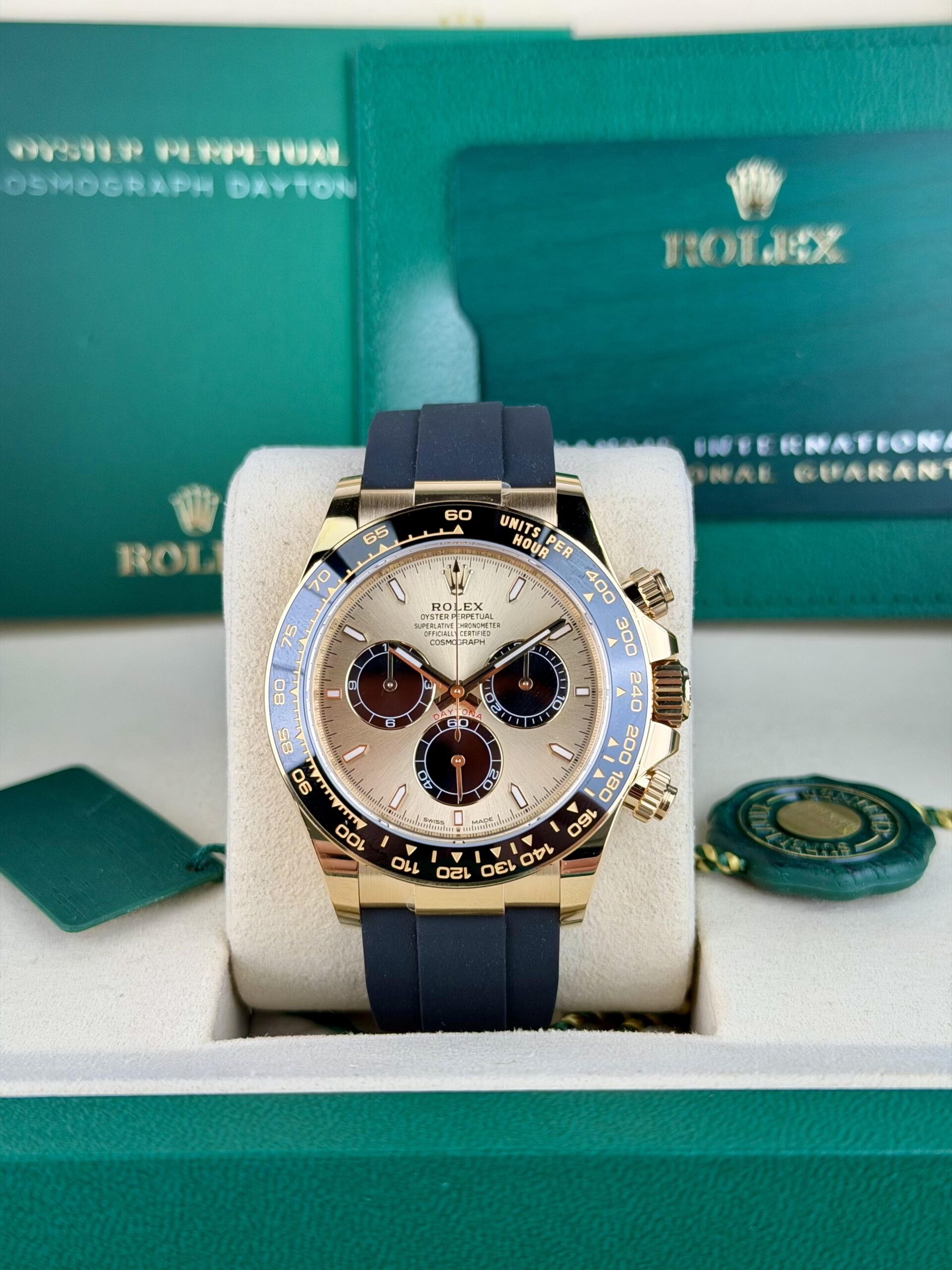 Rolex Cosmograph Daytona 126518LN view 2