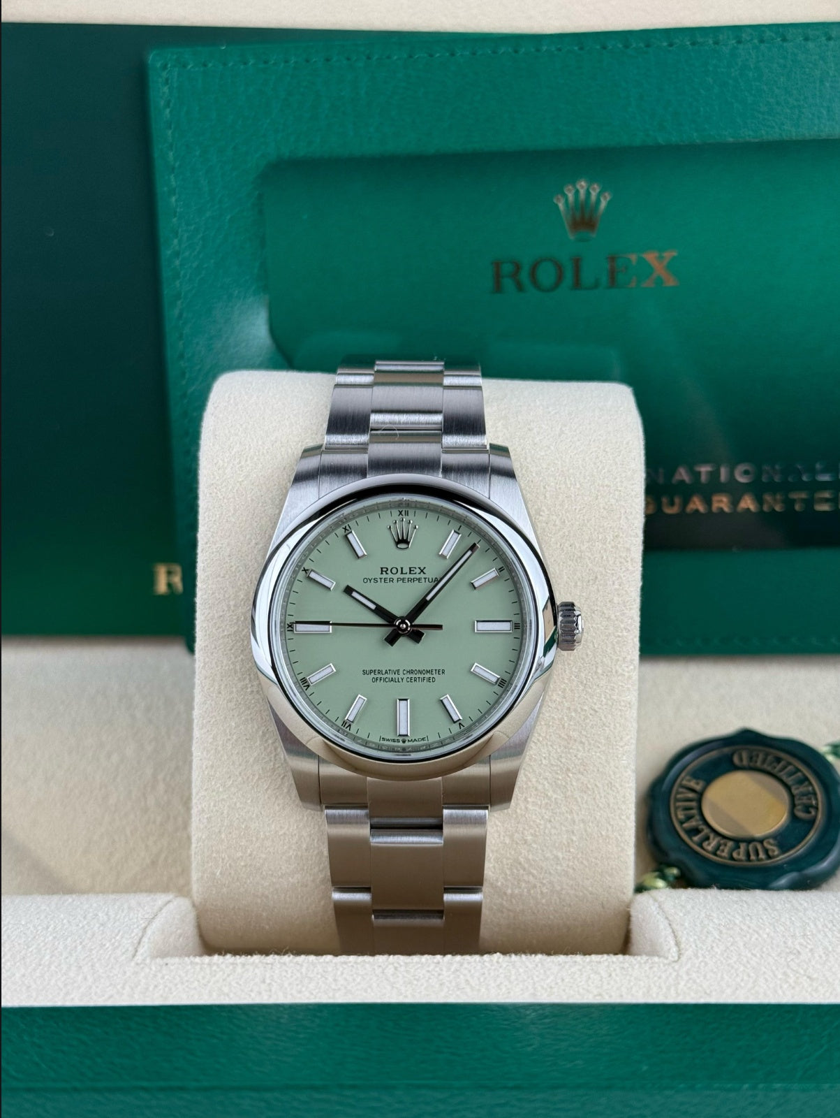 Rolex Oyster Perpetual 124200 view 2